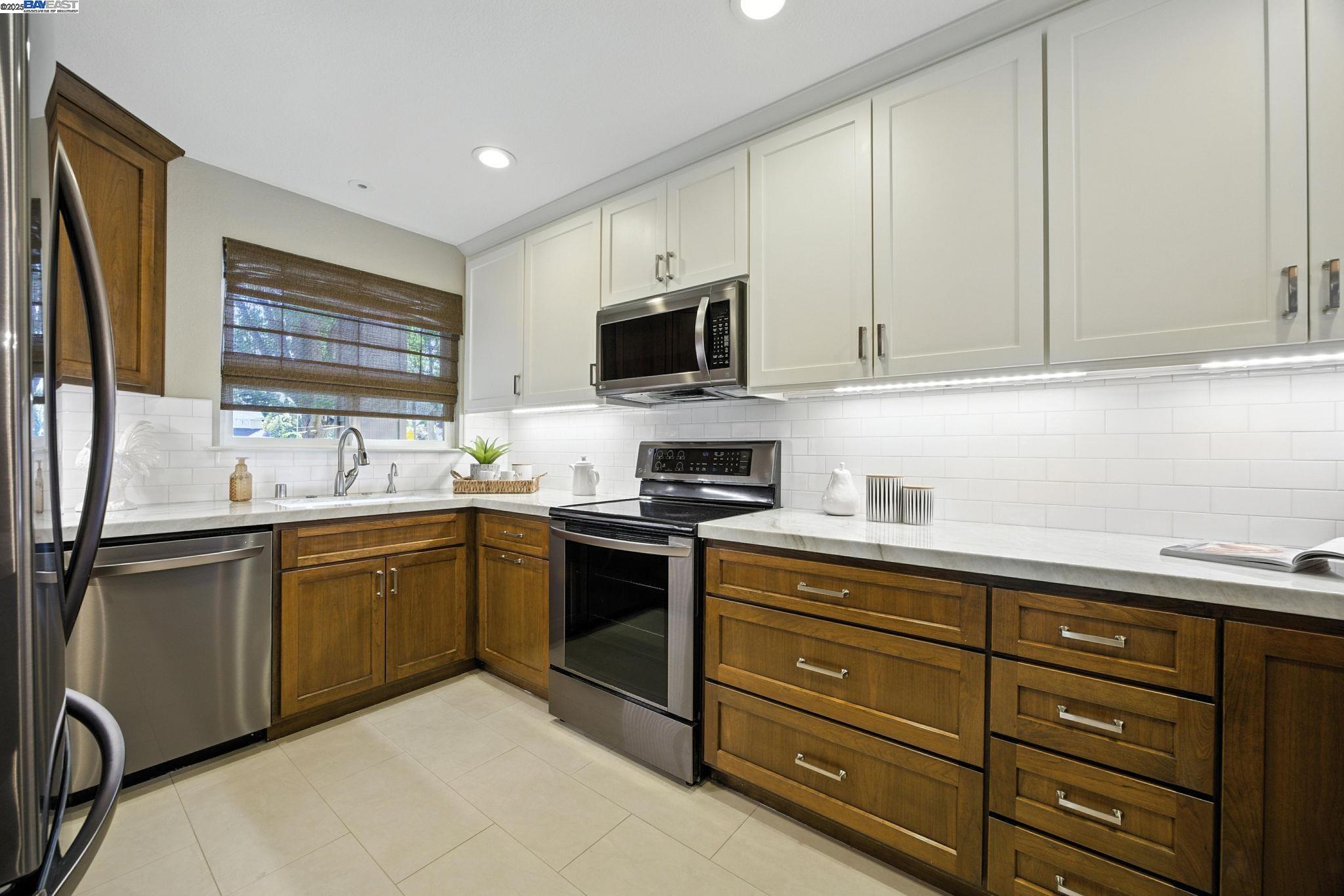 Detail Gallery Image 8 of 40 For 3841 Kamp Dr, Pleasanton,  CA 94588 - 4 Beds | 3 Baths
