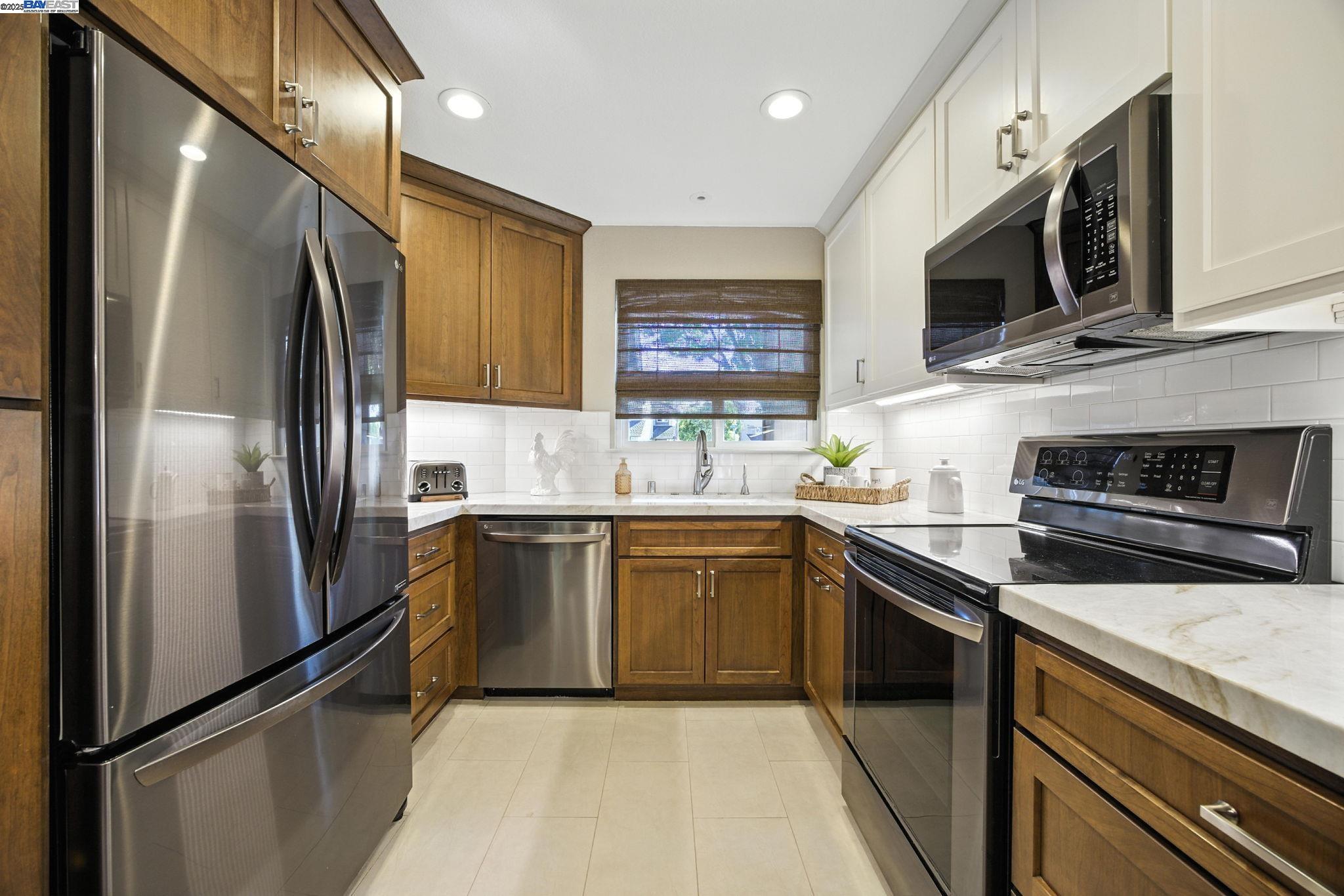 Detail Gallery Image 9 of 40 For 3841 Kamp Dr, Pleasanton,  CA 94588 - 4 Beds | 3 Baths