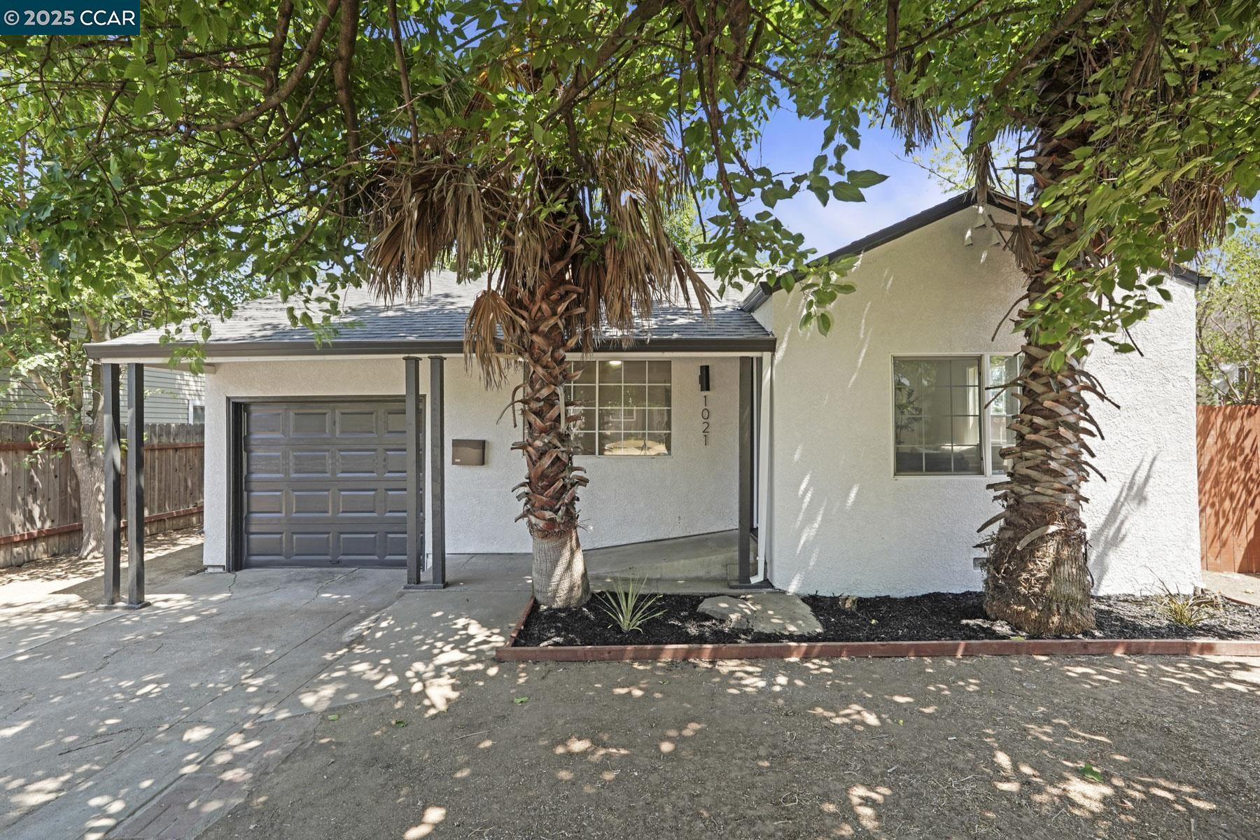 Detail Gallery Image 1 of 1 For 1021 Frienza Avenue, Sacramento,  CA 95815-2524 - 2 Beds | 1 Baths