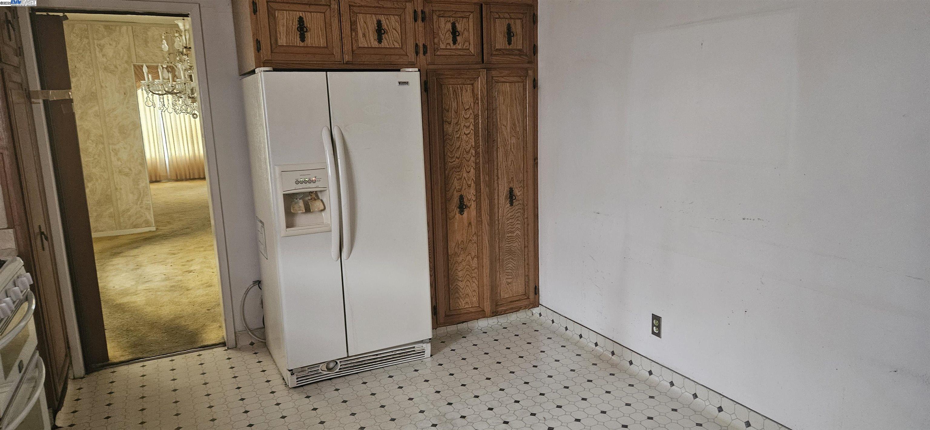 Detail Gallery Image 11 of 14 For 80th Ave, Oakland,  CA 94621 - 3 Beds | 2/1 Baths