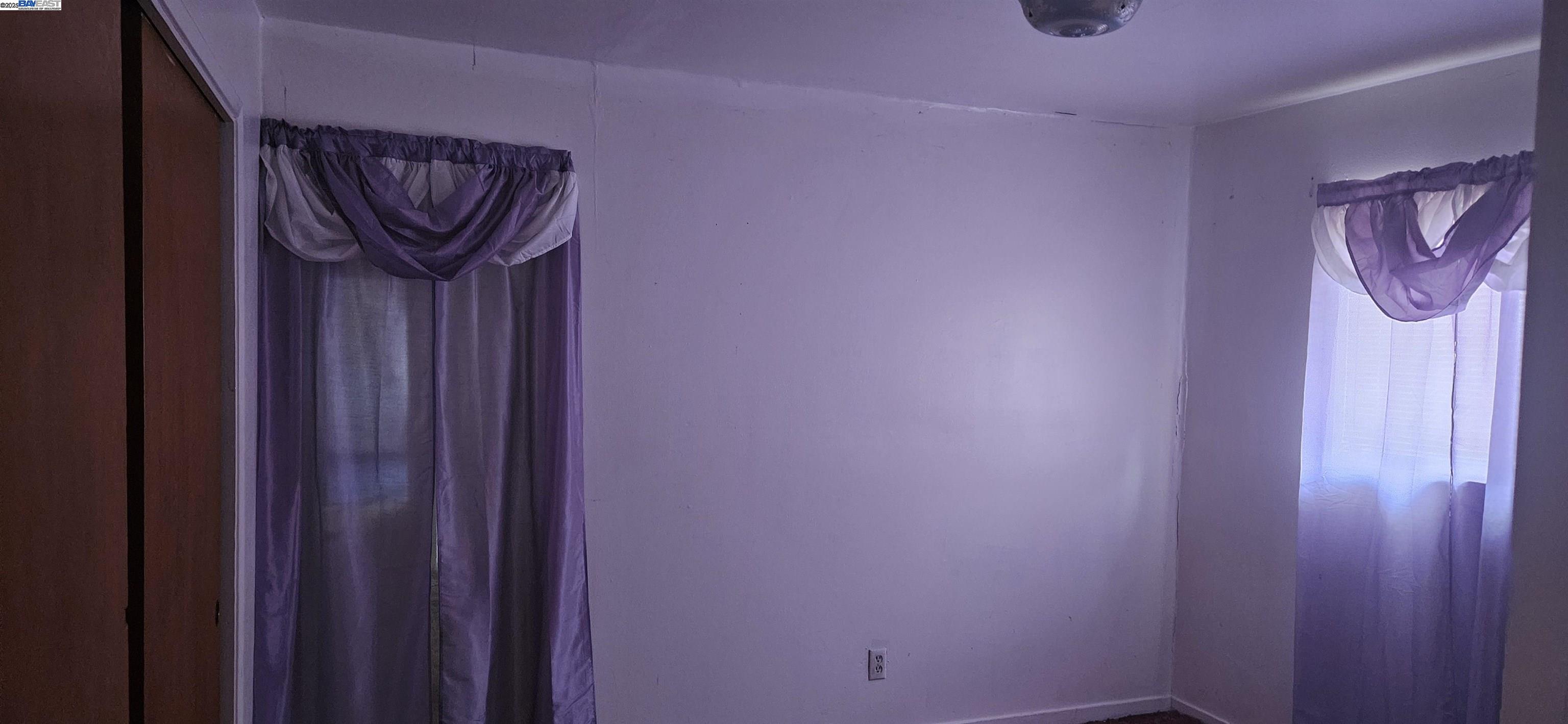 Detail Gallery Image 6 of 14 For 80th Ave, Oakland,  CA 94621 - 3 Beds | 2/1 Baths