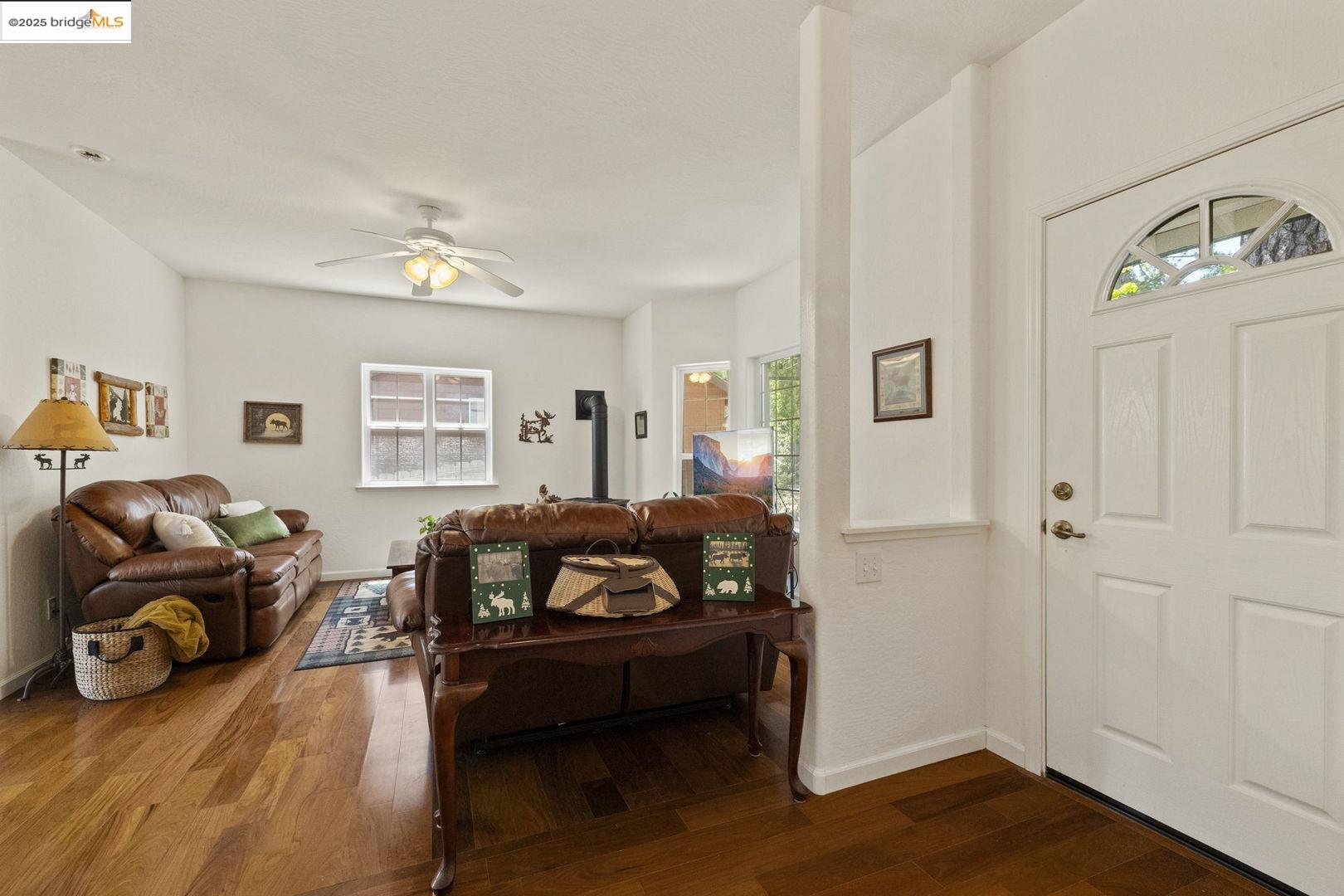 Detail Gallery Image 4 of 30 For 19907 Middle Camp Sugarpine Rd, Twain Harte,  CA 95383 - 3 Beds | 2/1 Baths