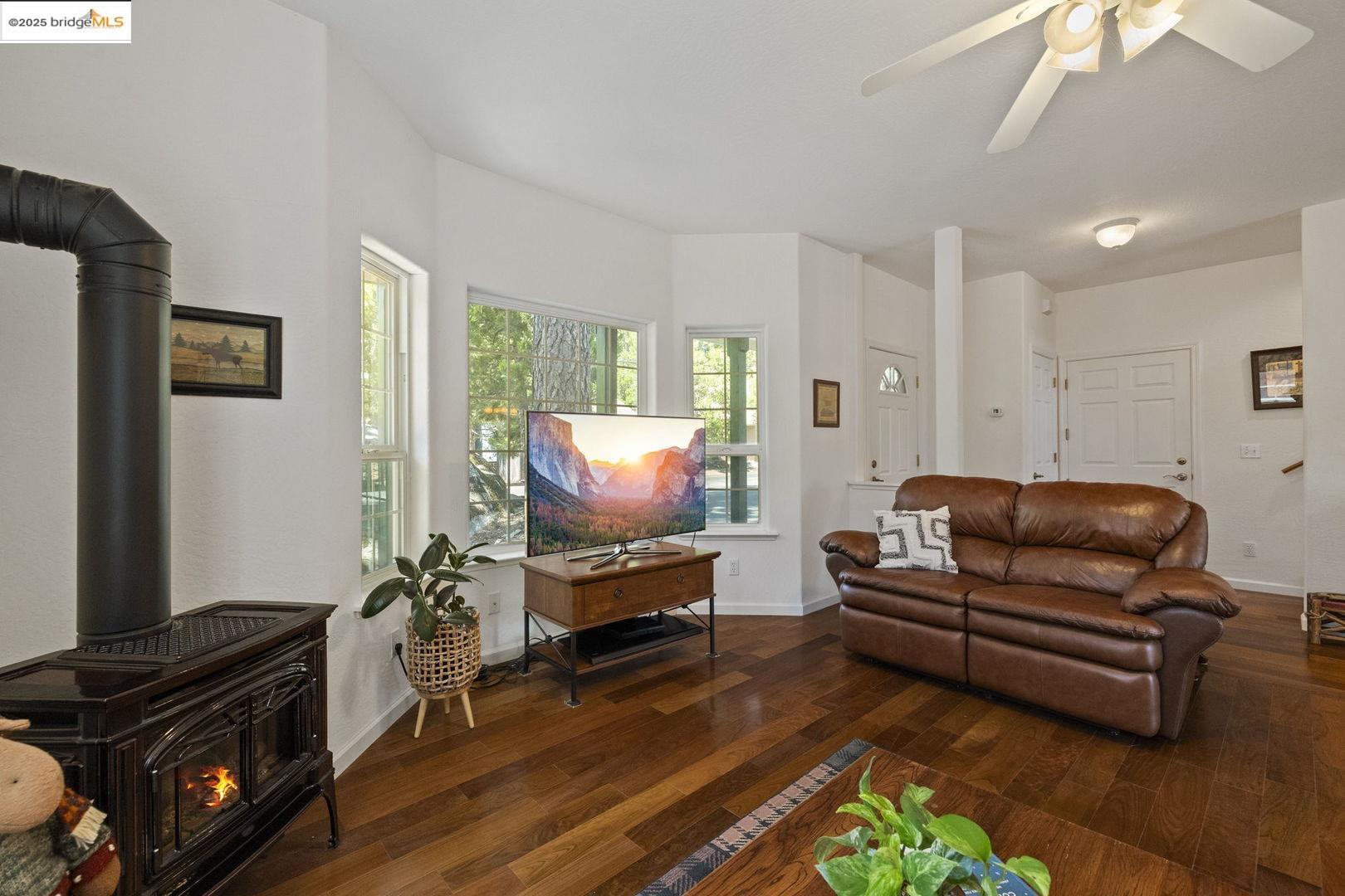 Detail Gallery Image 5 of 30 For 19907 Middle Camp Sugarpine Rd, Twain Harte,  CA 95383 - 3 Beds | 2/1 Baths