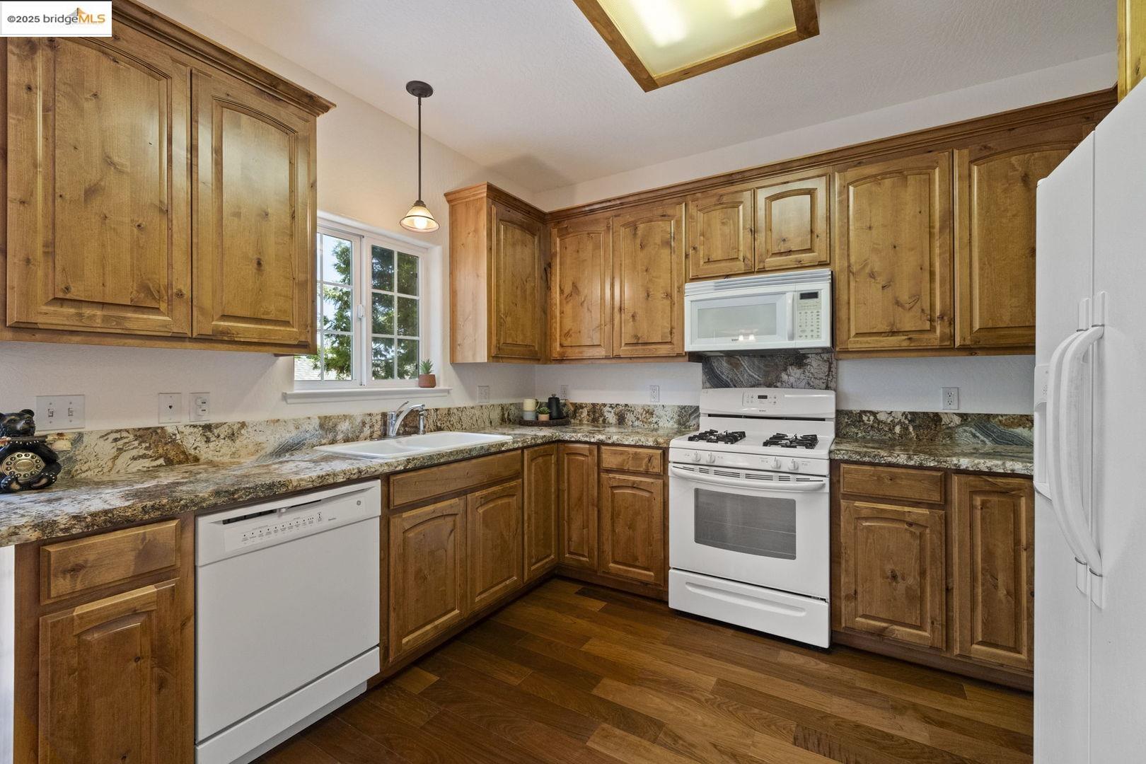 Detail Gallery Image 10 of 30 For 19907 Middle Camp Sugarpine Rd, Twain Harte,  CA 95383 - 3 Beds | 2/1 Baths