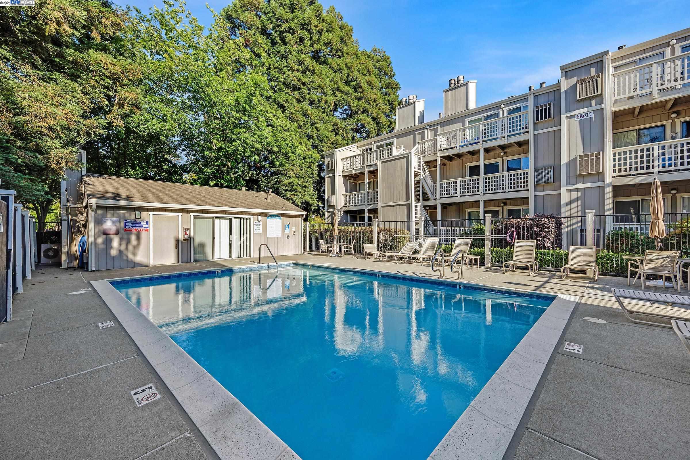 Detail Gallery Image 28 of 30 For 2719 Oak Rd #J,  Walnut Creek,  CA 94597 - 2 Beds | 2 Baths
