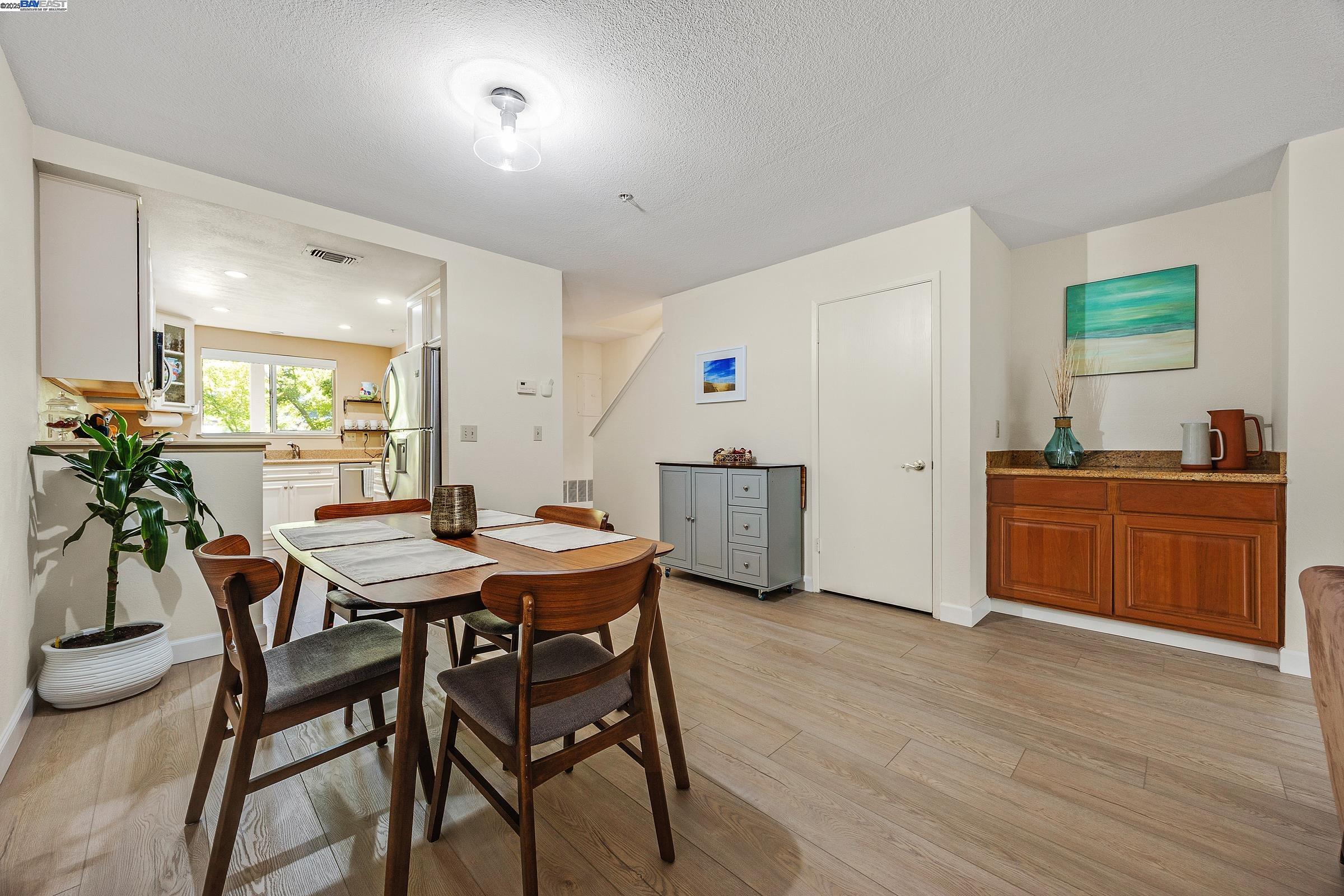 Photo #8: 41103612 Listing: Photo #8