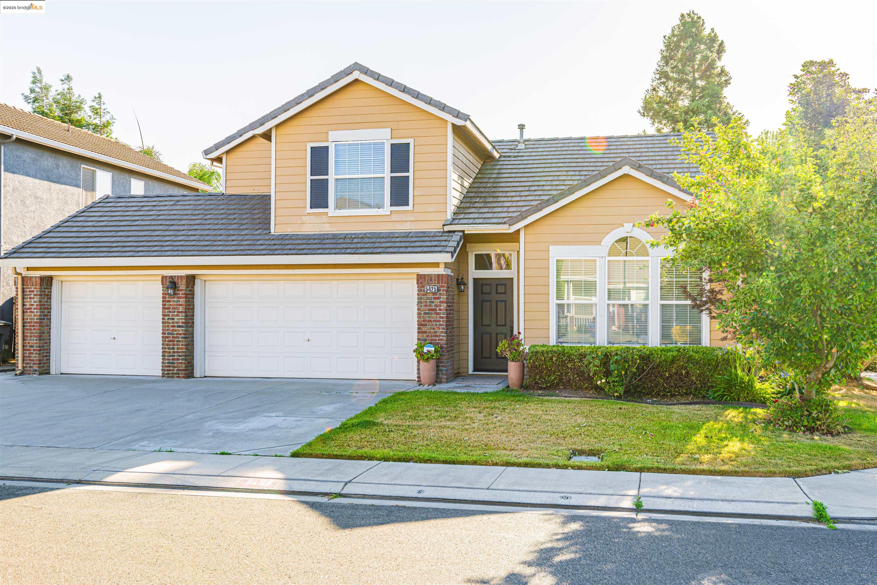 Detail Gallery Image 3 of 31 For 5425 Spur St, Riverbank,  CA 95367-9440 - 4 Beds | 3 Baths
