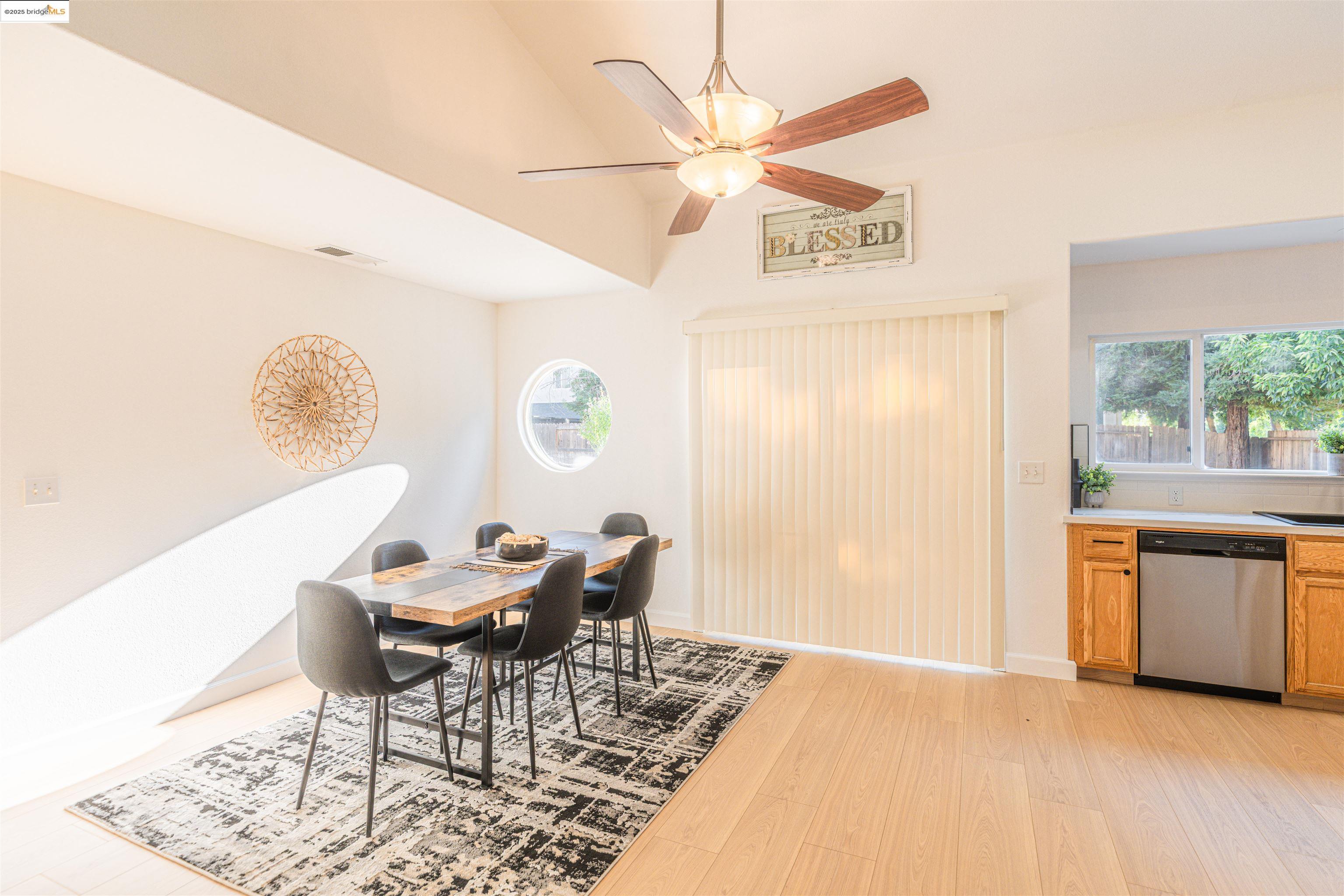Detail Gallery Image 9 of 31 For 5425 Spur St, Riverbank,  CA 95367-9440 - 4 Beds | 3 Baths