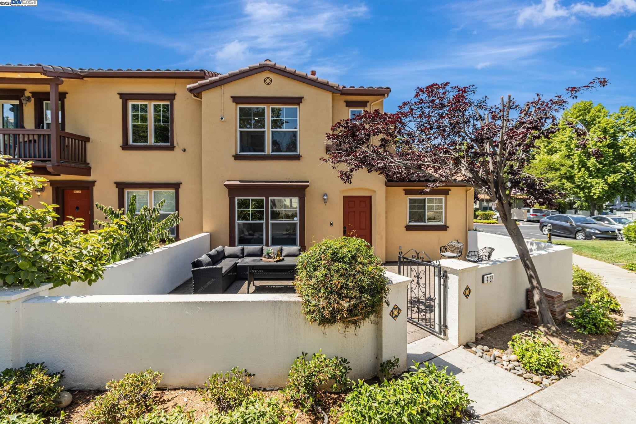 Detail Gallery Image 2 of 47 For 4182 Lautrec Dr, San Jose,  CA 95135 - 3 Beds | 2/1 Baths