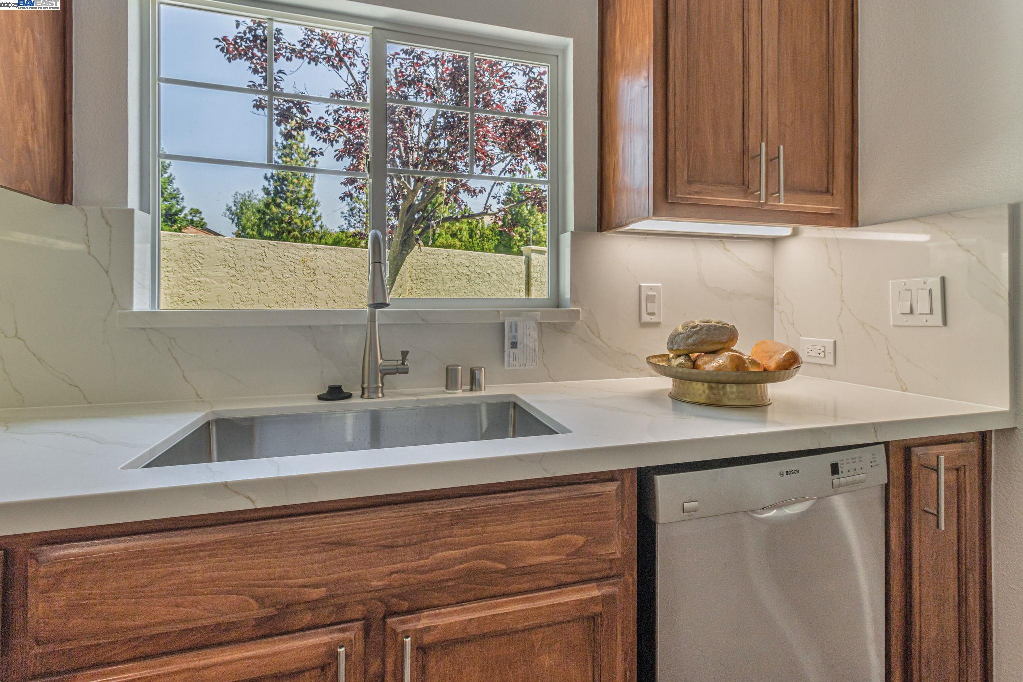 Detail Gallery Image 14 of 47 For 4182 Lautrec Dr, San Jose,  CA 95135 - 3 Beds | 2/1 Baths