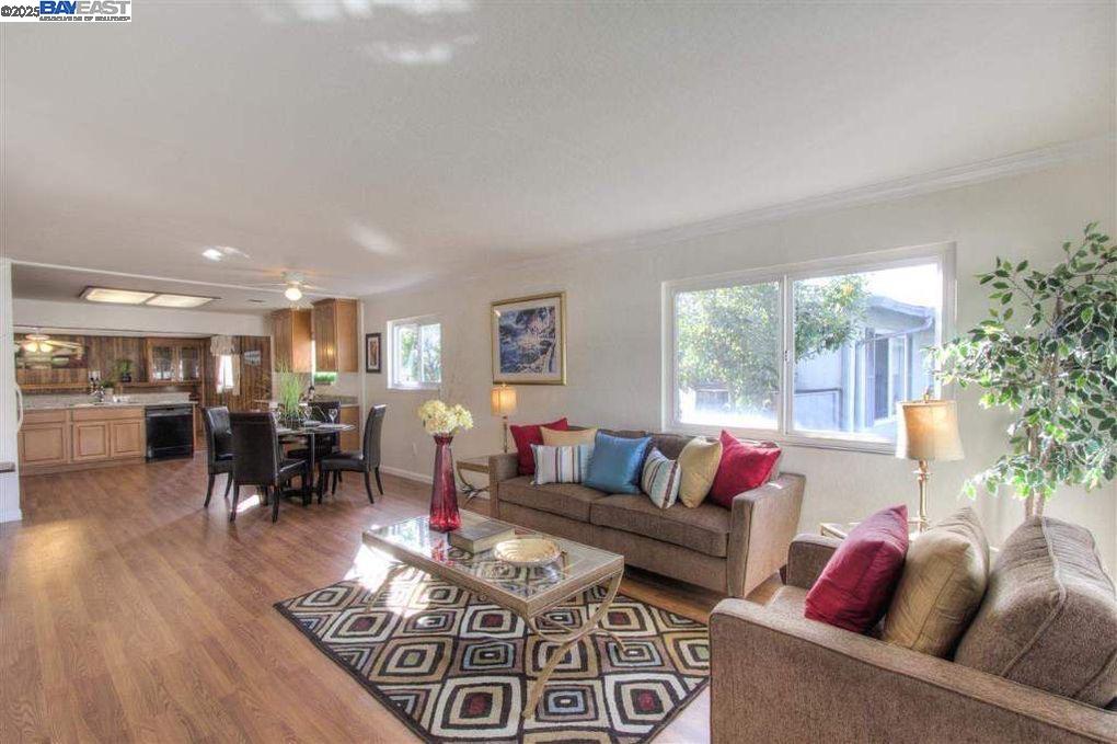Detail Gallery Image 2 of 18 For 4720 Selkirk St, Fremont,  CA 94538 - 3 Beds | 2 Baths