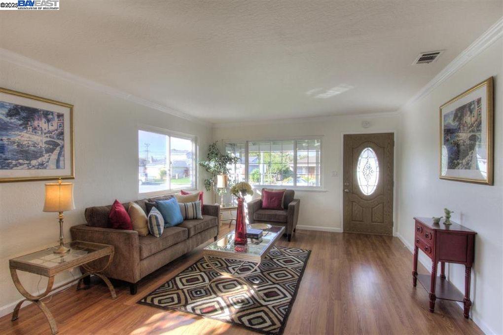 Detail Gallery Image 3 of 18 For 4720 Selkirk St, Fremont,  CA 94538 - 3 Beds | 2 Baths