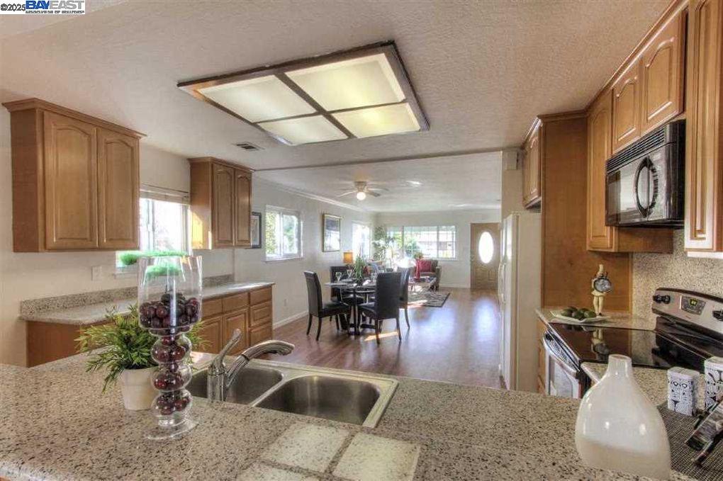 Detail Gallery Image 6 of 18 For 4720 Selkirk St, Fremont,  CA 94538 - 3 Beds | 2 Baths