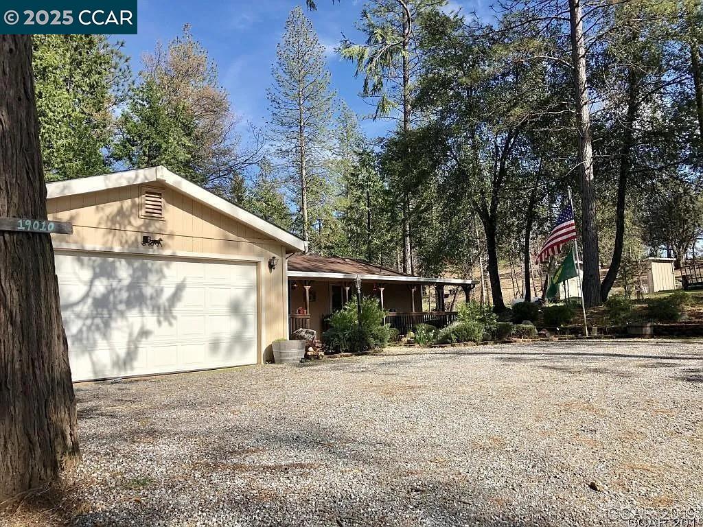 Detail Gallery Image 2 of 16 For 19010 Potteroff Road, Mokelumne Hill,  CA 95245 - 3 Beds | 2 Baths