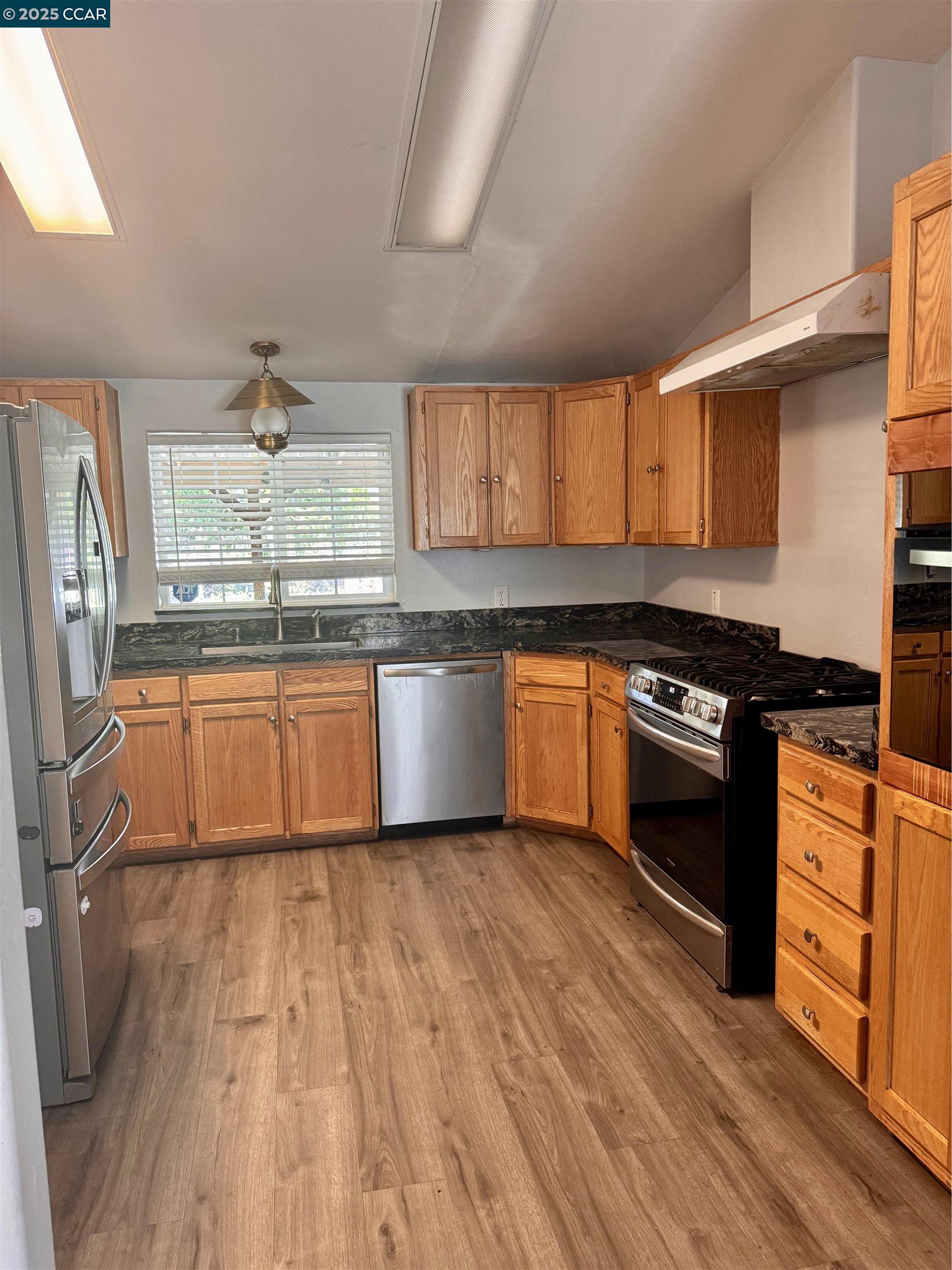 Detail Gallery Image 3 of 16 For 19010 Potteroff Road, Mokelumne Hill,  CA 95245 - 3 Beds | 2 Baths