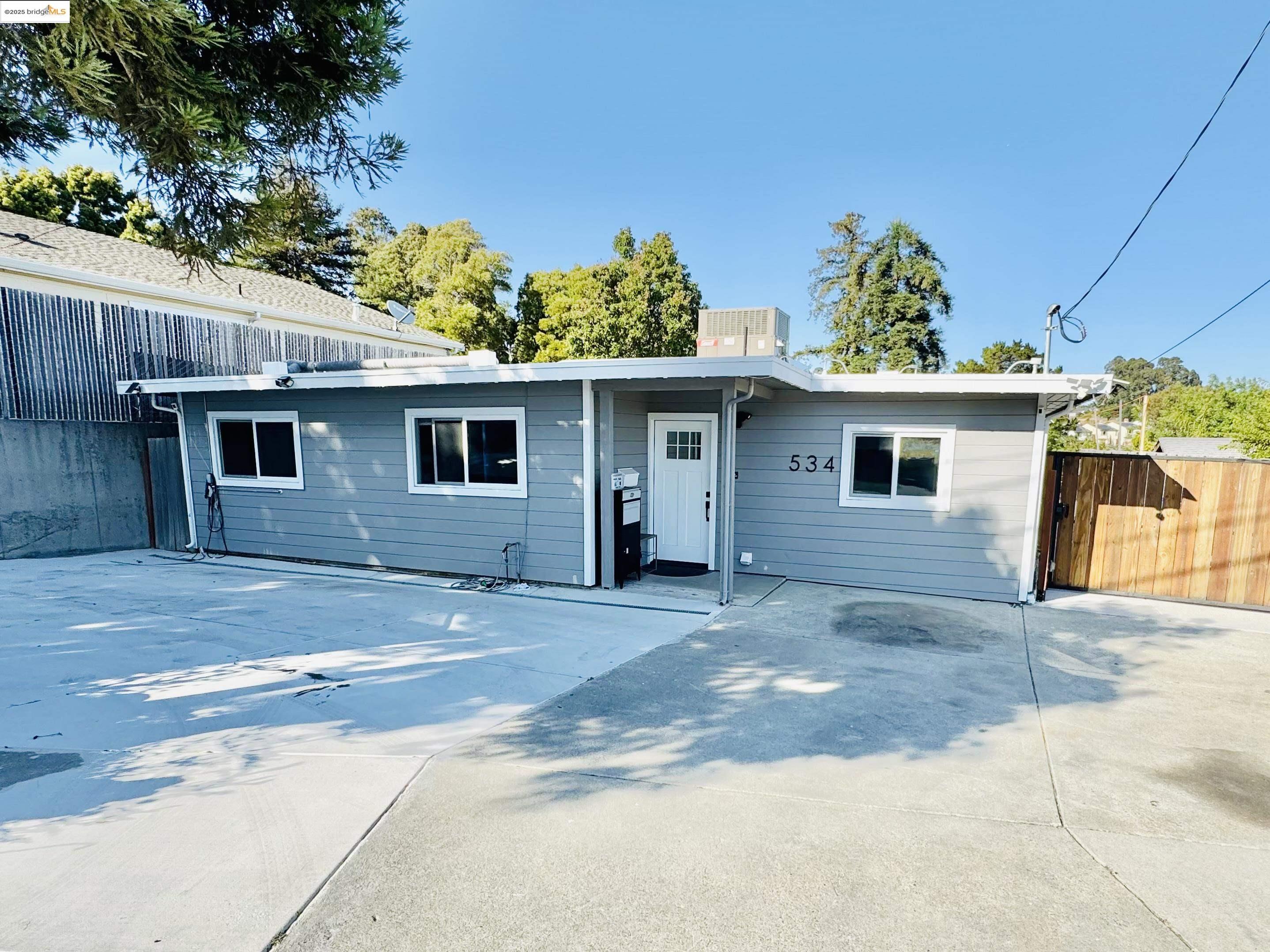 Detail Gallery Image 1 of 20 For 534 Rincon Rd, El Sobrante,  CA 94803 - 3 Beds | 2 Baths