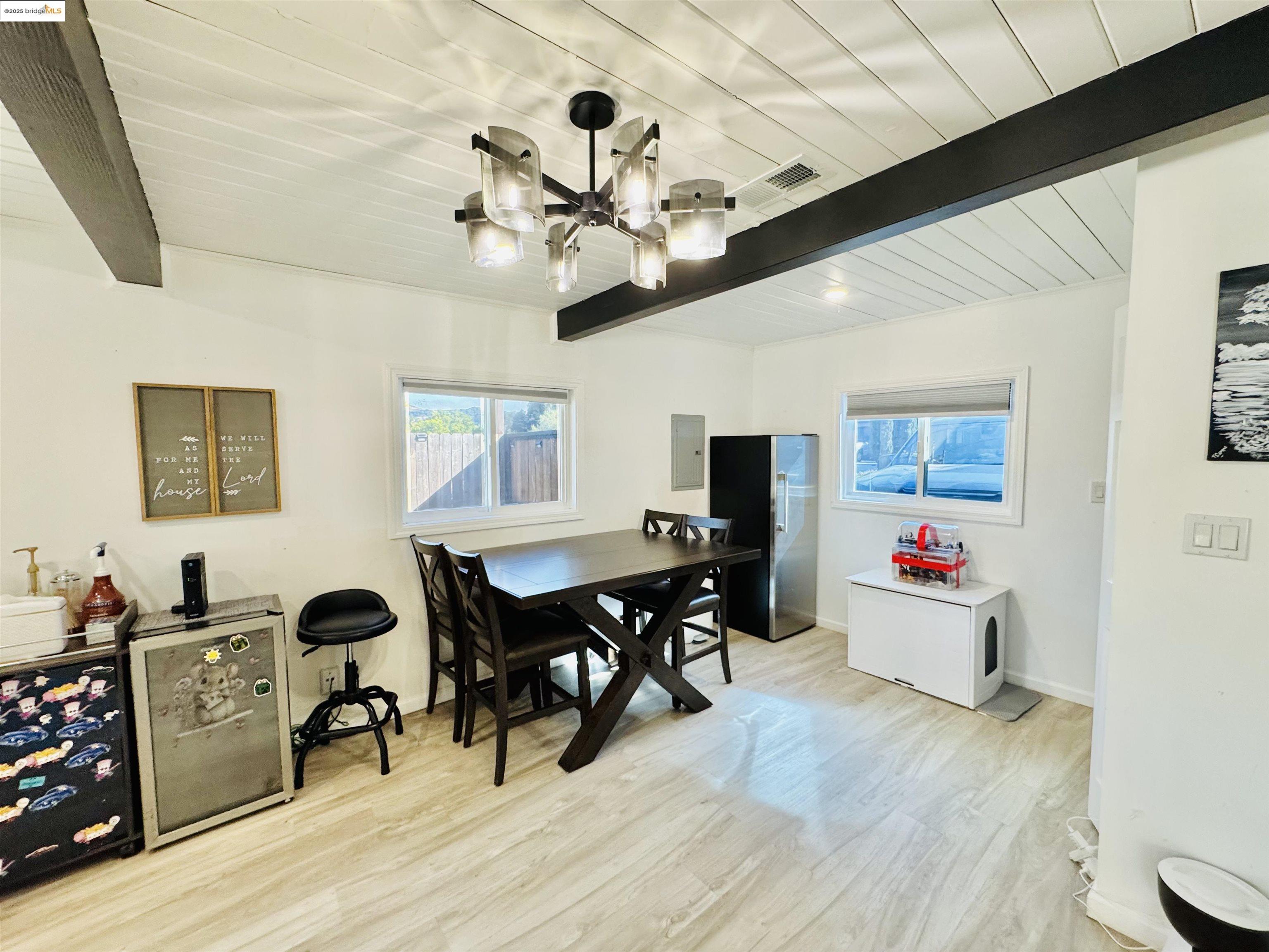 Detail Gallery Image 4 of 20 For 534 Rincon Rd, El Sobrante,  CA 94803 - 3 Beds | 2 Baths