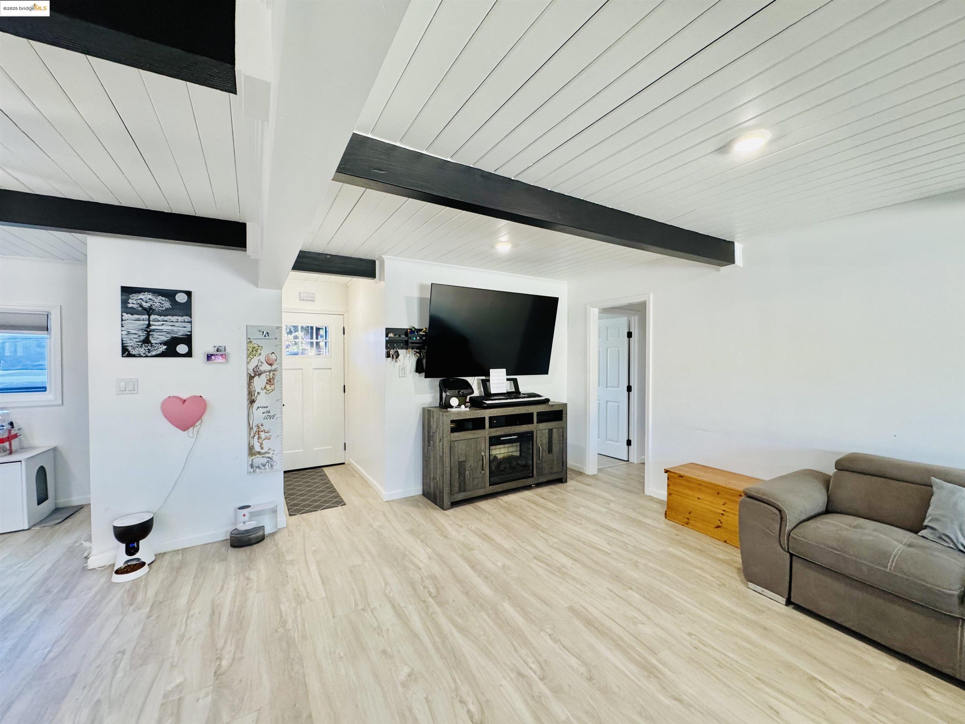 Detail Gallery Image 5 of 20 For 534 Rincon Rd, El Sobrante,  CA 94803 - 3 Beds | 2 Baths