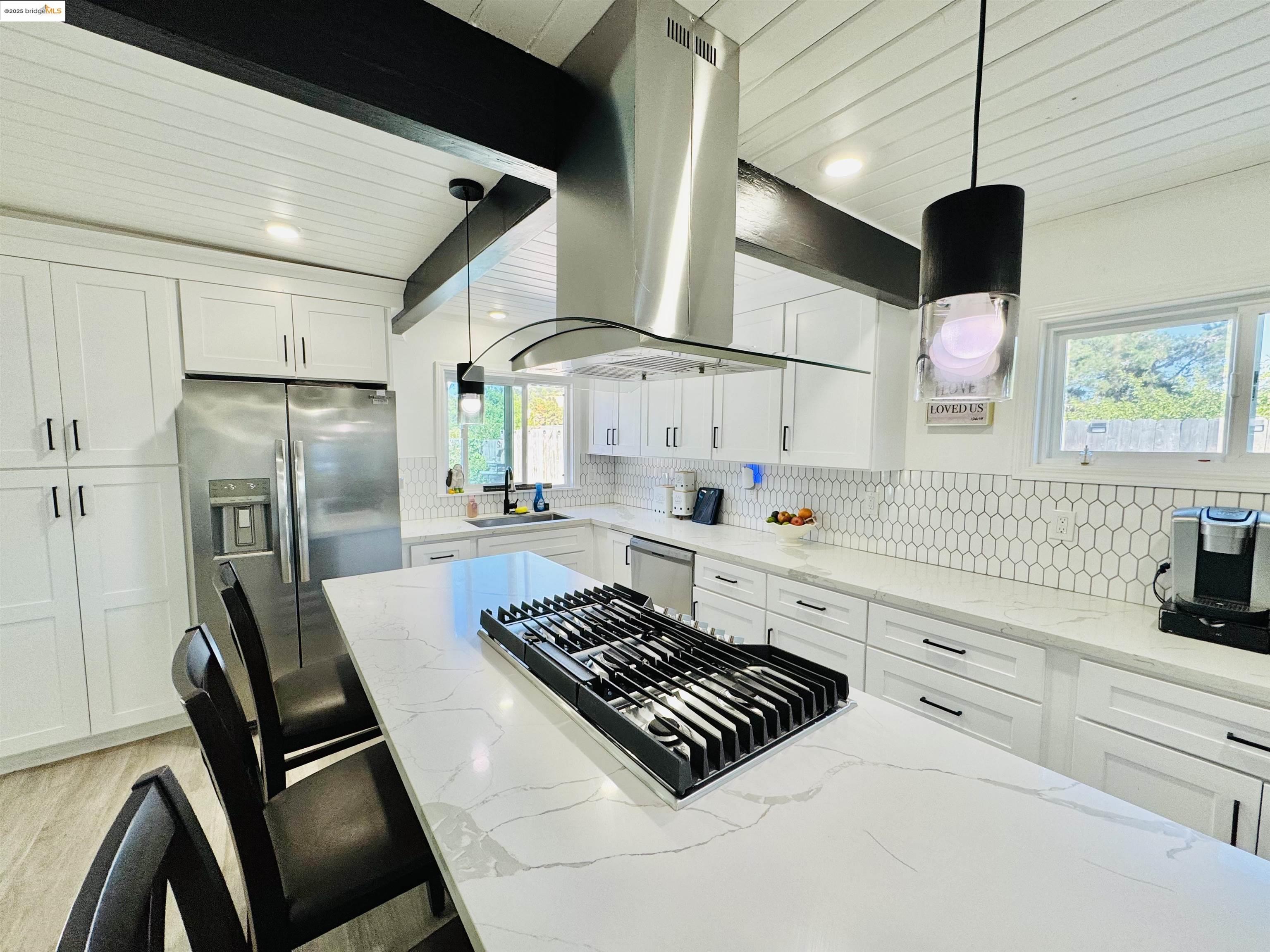 Detail Gallery Image 6 of 20 For 534 Rincon Rd, El Sobrante,  CA 94803 - 3 Beds | 2 Baths