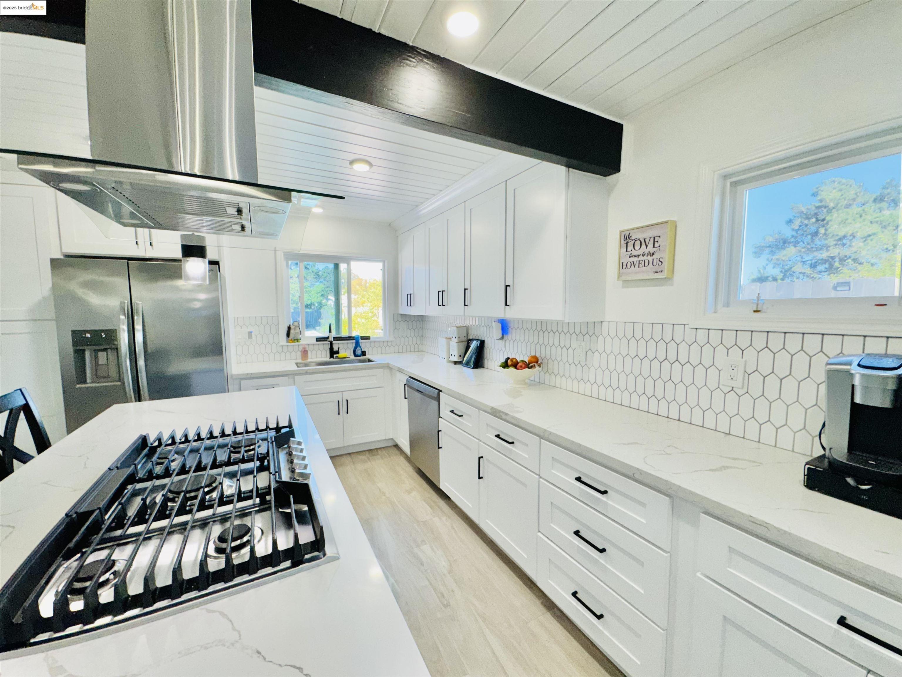 Detail Gallery Image 8 of 20 For 534 Rincon Rd, El Sobrante,  CA 94803 - 3 Beds | 2 Baths