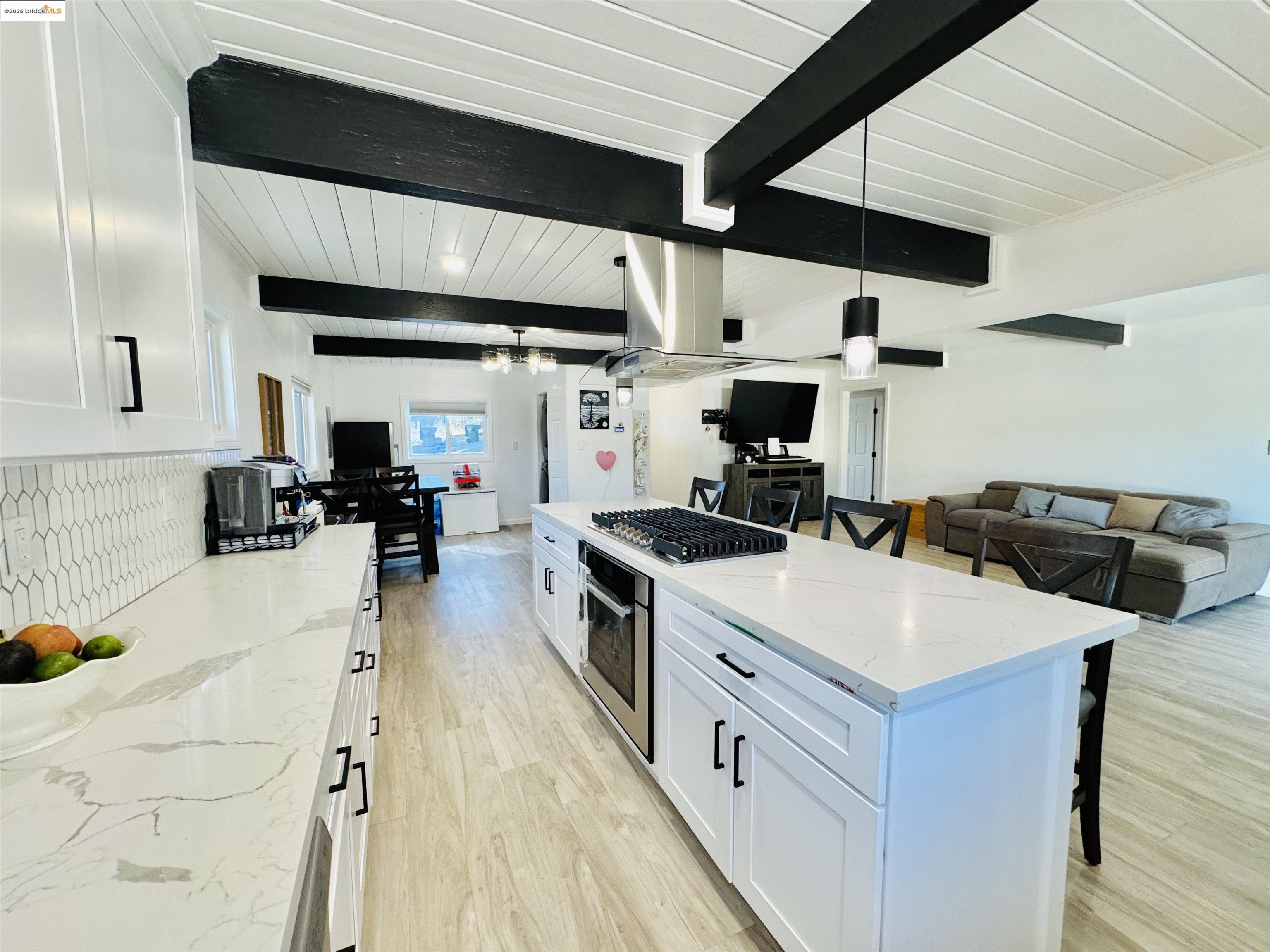 Detail Gallery Image 9 of 20 For 534 Rincon Rd, El Sobrante,  CA 94803 - 3 Beds | 2 Baths