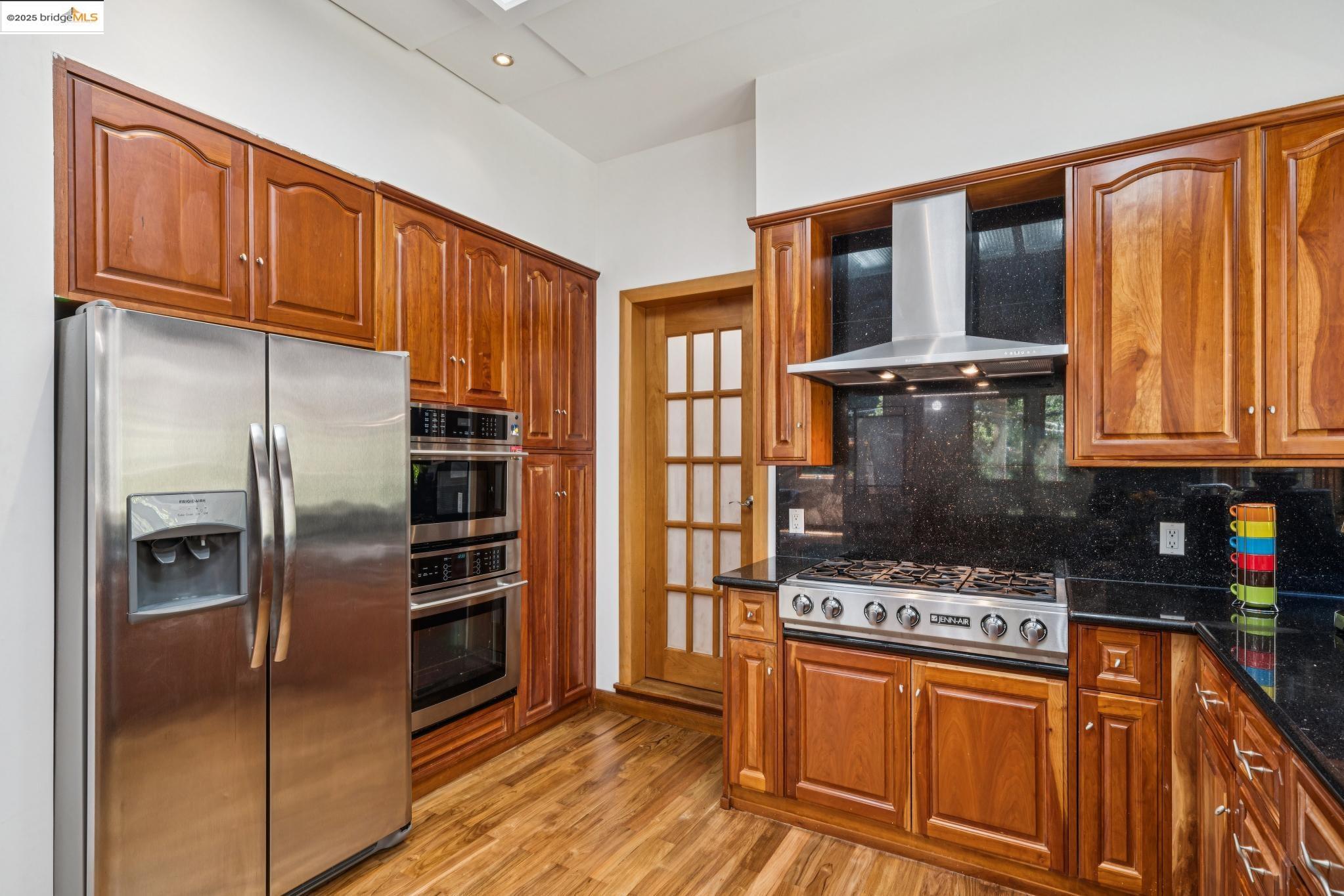 Detail Gallery Image 19 of 52 For 7723 Claremont Ave, Berkeley,  CA 94705 - 5 Beds | 3/1 Baths