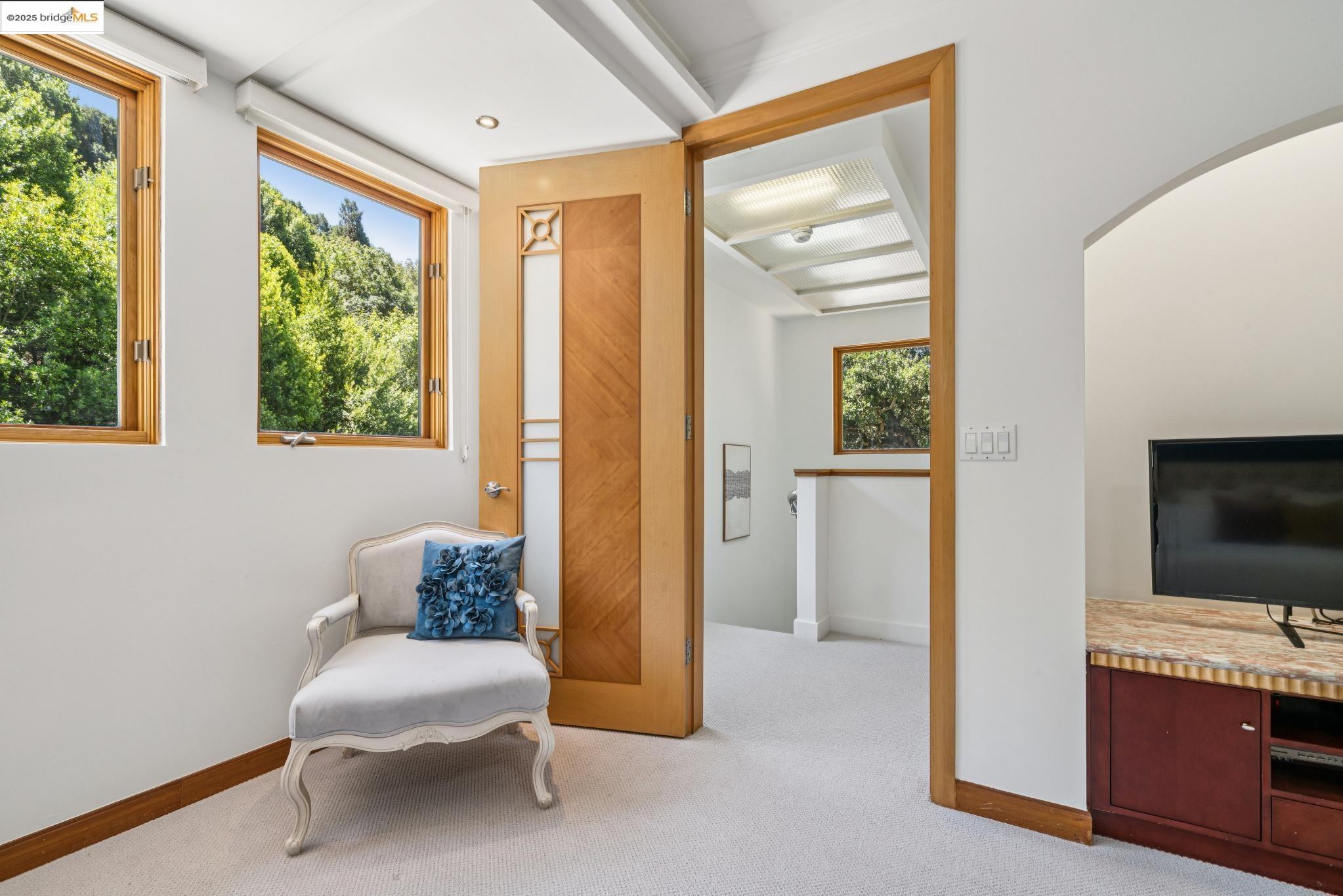 Detail Gallery Image 30 of 52 For 7723 Claremont Ave, Berkeley,  CA 94705 - 5 Beds | 3/1 Baths