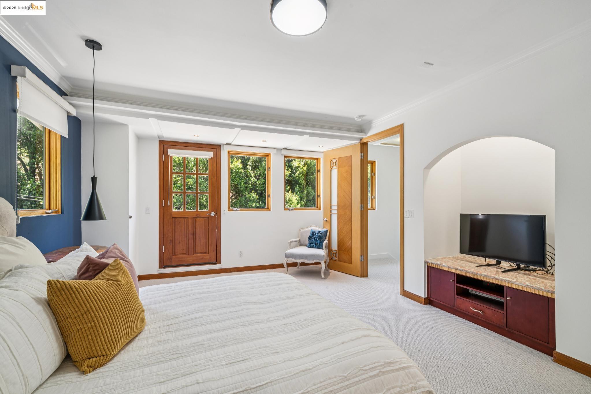 Detail Gallery Image 32 of 52 For 7723 Claremont Ave, Berkeley,  CA 94705 - 5 Beds | 3/1 Baths