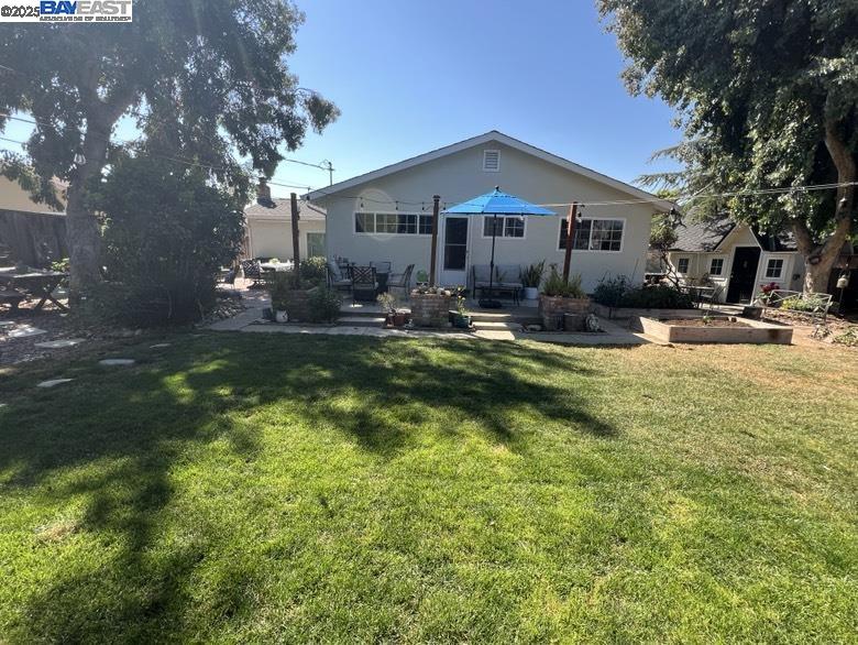Detail Gallery Image 13 of 17 For 4533 Santa Cruz Ct, Fremont,  CA 94536 - 4 Beds | 2 Baths