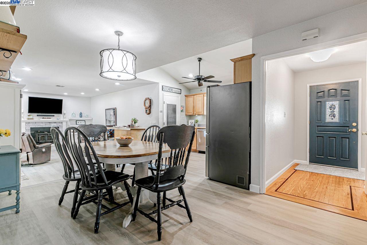 Detail Gallery Image 14 of 34 For 4533 Santa Cruz Ct, Fremont,  CA 94536 - 4 Beds | 2 Baths