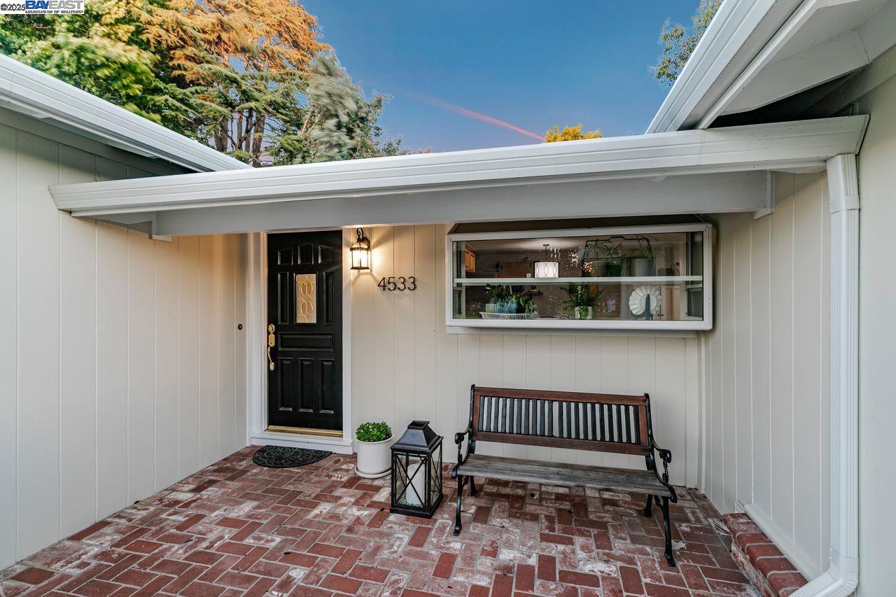 Detail Gallery Image 3 of 34 For 4533 Santa Cruz Ct, Fremont,  CA 94536 - 4 Beds | 2 Baths