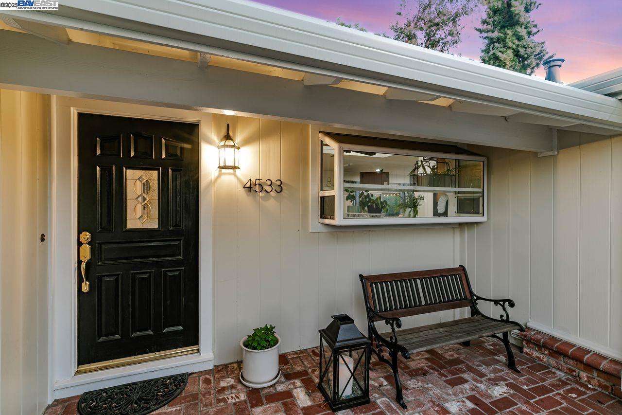Detail Gallery Image 4 of 34 For 4533 Santa Cruz Ct, Fremont,  CA 94536 - 4 Beds | 2 Baths