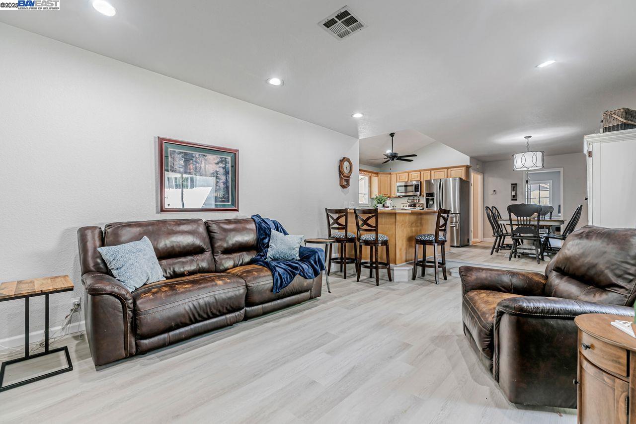 Detail Gallery Image 9 of 34 For 4533 Santa Cruz Ct, Fremont,  CA 94536 - 4 Beds | 2 Baths