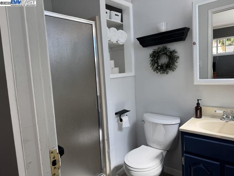 Detail Gallery Image 10 of 17 For 4533 Santa Cruz Ct, Fremont,  CA 94536 - 4 Beds | 2 Baths