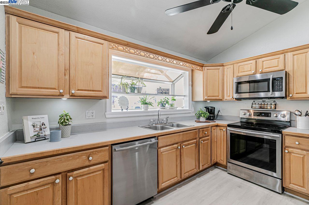 Detail Gallery Image 10 of 34 For 4533 Santa Cruz Ct, Fremont,  CA 94536 - 4 Beds | 2 Baths