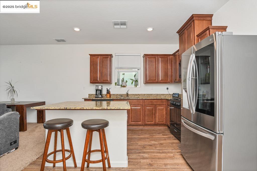 Detail Gallery Image 8 of 30 For 745 Bluestone Dr, Stockton,  CA 95206 - 3 Beds | 3 Baths