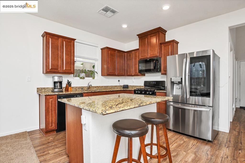 Detail Gallery Image 9 of 30 For 745 Bluestone Dr, Stockton,  CA 95206 - 3 Beds | 3 Baths