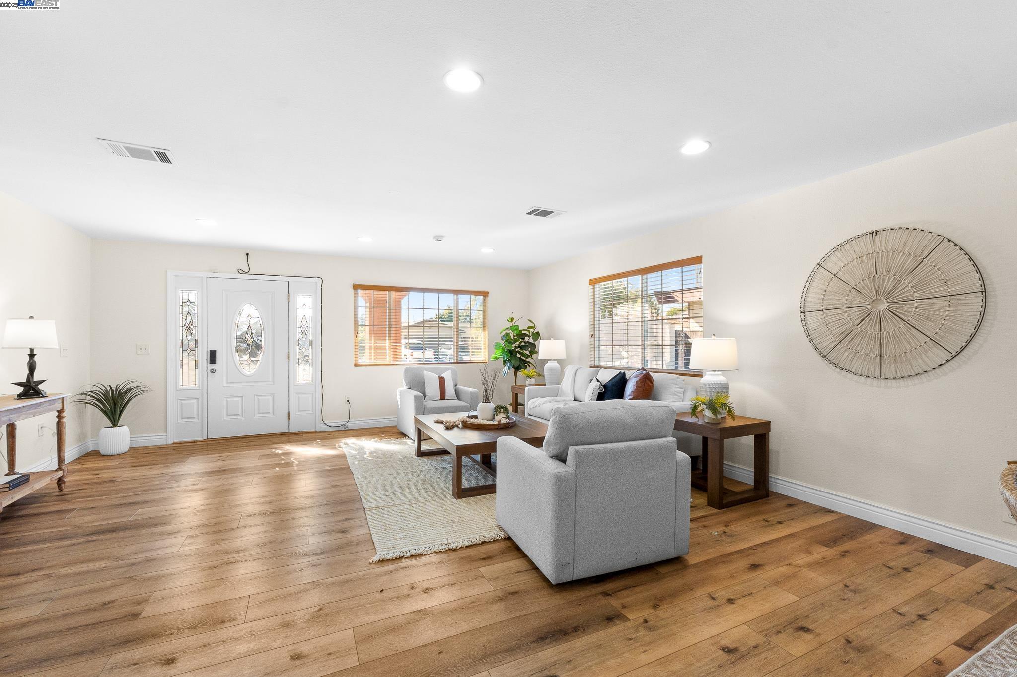 6176 Thomas Ave, Newark, California 94560, 5 Bedrooms Bedrooms, 11 Rooms Rooms,6 BathroomsBathrooms,Residential,For Sale,6176 Thomas Ave,41103640