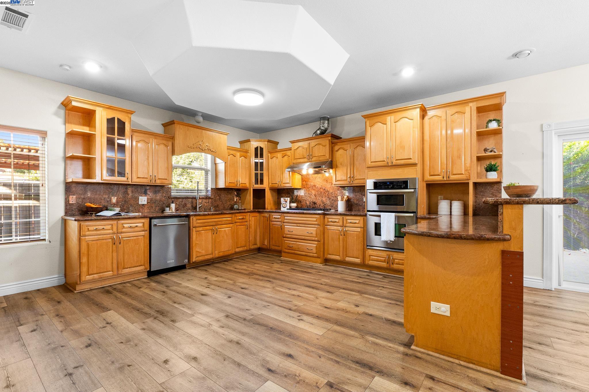 6176 Thomas Ave, Newark, California 94560, 5 Bedrooms Bedrooms, 11 Rooms Rooms,6 BathroomsBathrooms,Residential,For Sale,6176 Thomas Ave,41103640
