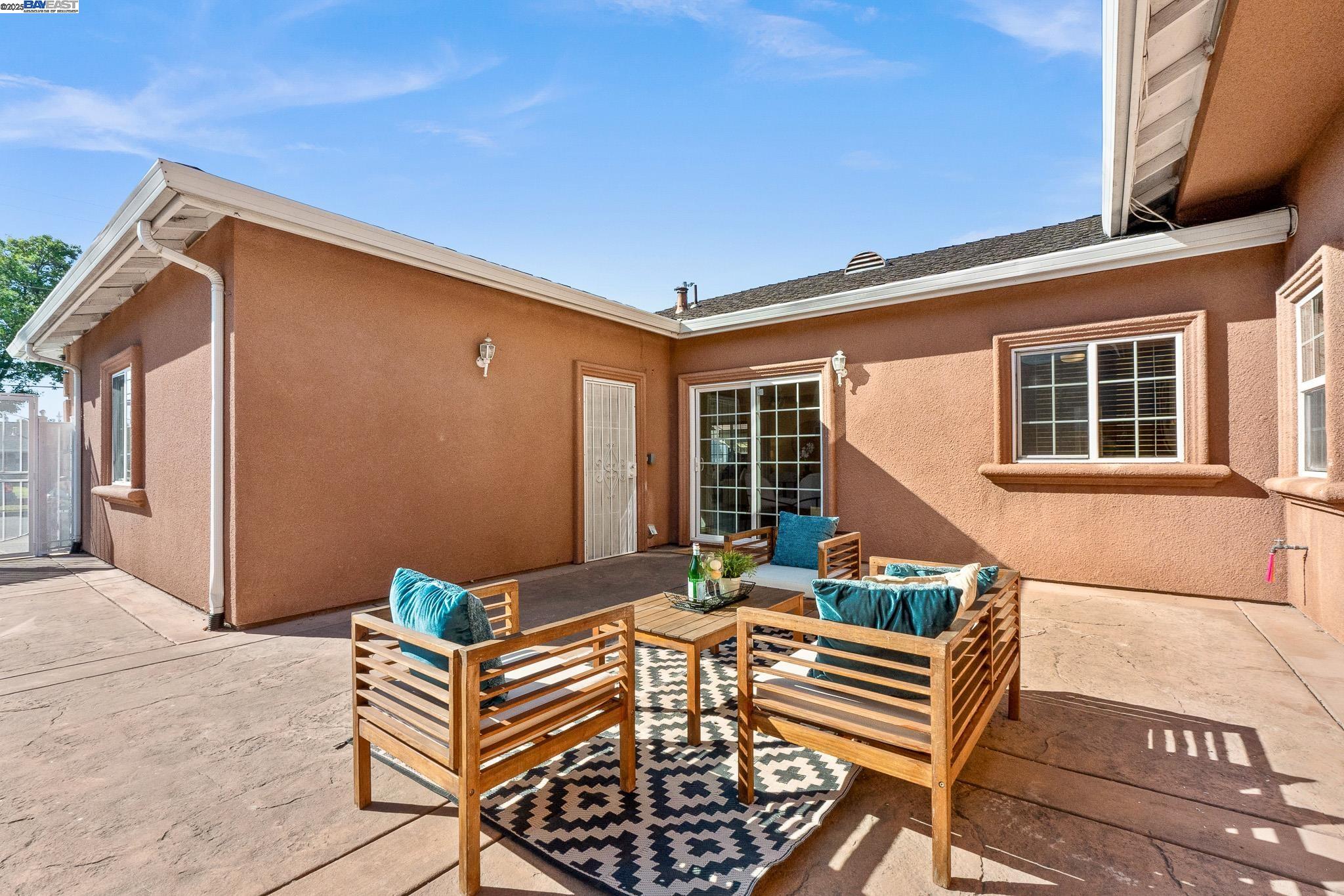 6176 Thomas Ave, Newark, California 94560, 5 Bedrooms Bedrooms, 11 Rooms Rooms,6 BathroomsBathrooms,Residential,For Sale,6176 Thomas Ave,41103640