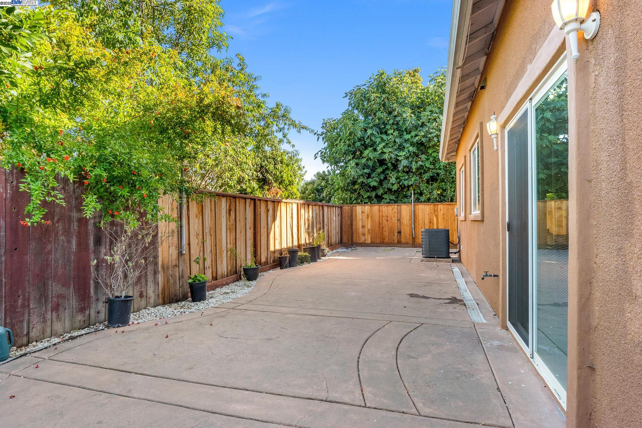 6176 Thomas Ave, Newark, California 94560, 5 Bedrooms Bedrooms, 11 Rooms Rooms,6 BathroomsBathrooms,Residential,For Sale,6176 Thomas Ave,41103640