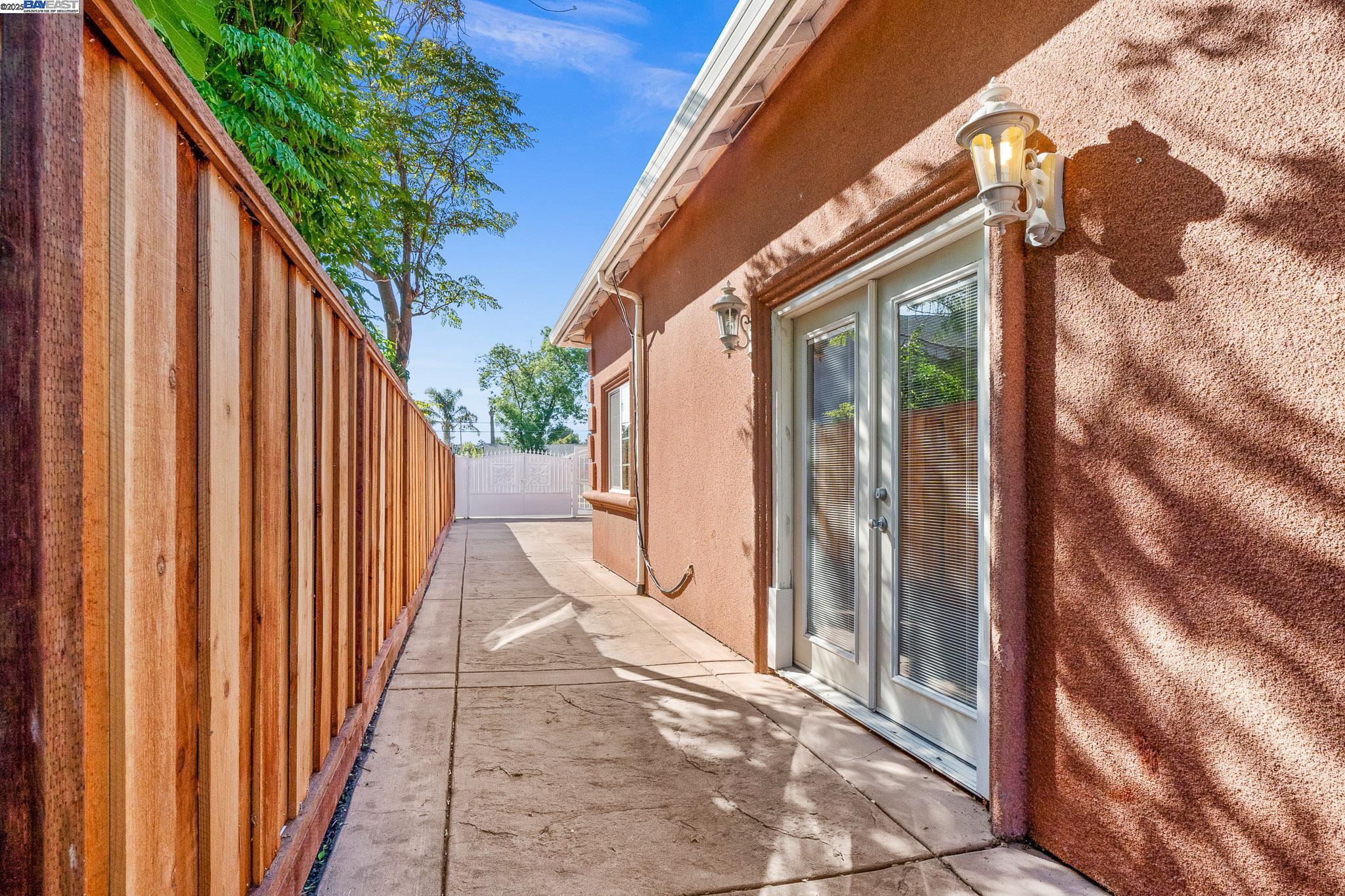 6176 Thomas Ave, Newark, California 94560, 5 Bedrooms Bedrooms, 11 Rooms Rooms,6 BathroomsBathrooms,Residential,For Sale,6176 Thomas Ave,41103640