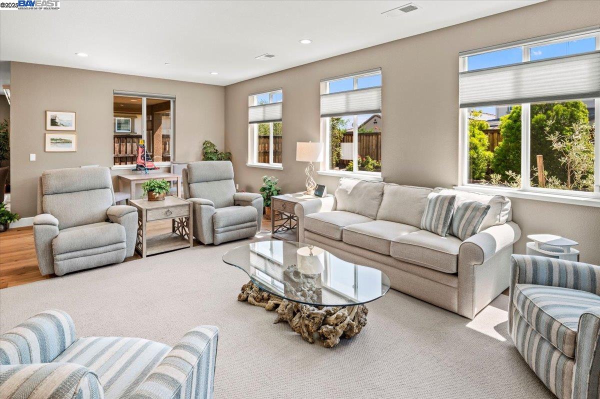 6822 Spanner Ct, Tracy, California 95377, 5 Bedrooms Bedrooms, 9 Rooms Rooms,4 BathroomsBathrooms,Residential,For Sale,6822 Spanner Ct,41103644