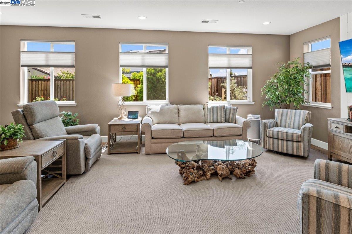 6822 Spanner Ct, Tracy, California 95377, 5 Bedrooms Bedrooms, 9 Rooms Rooms,4 BathroomsBathrooms,Residential,For Sale,6822 Spanner Ct,41103644