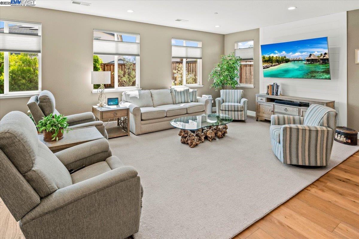 6822 Spanner Ct, Tracy, California 95377, 5 Bedrooms Bedrooms, 9 Rooms Rooms,4 BathroomsBathrooms,Residential,For Sale,6822 Spanner Ct,41103644