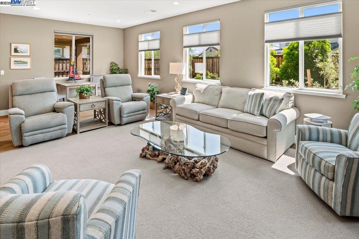 6822 Spanner Ct, Tracy, California 95377, 5 Bedrooms Bedrooms, 9 Rooms Rooms,4 BathroomsBathrooms,Residential,For Sale,6822 Spanner Ct,41103644