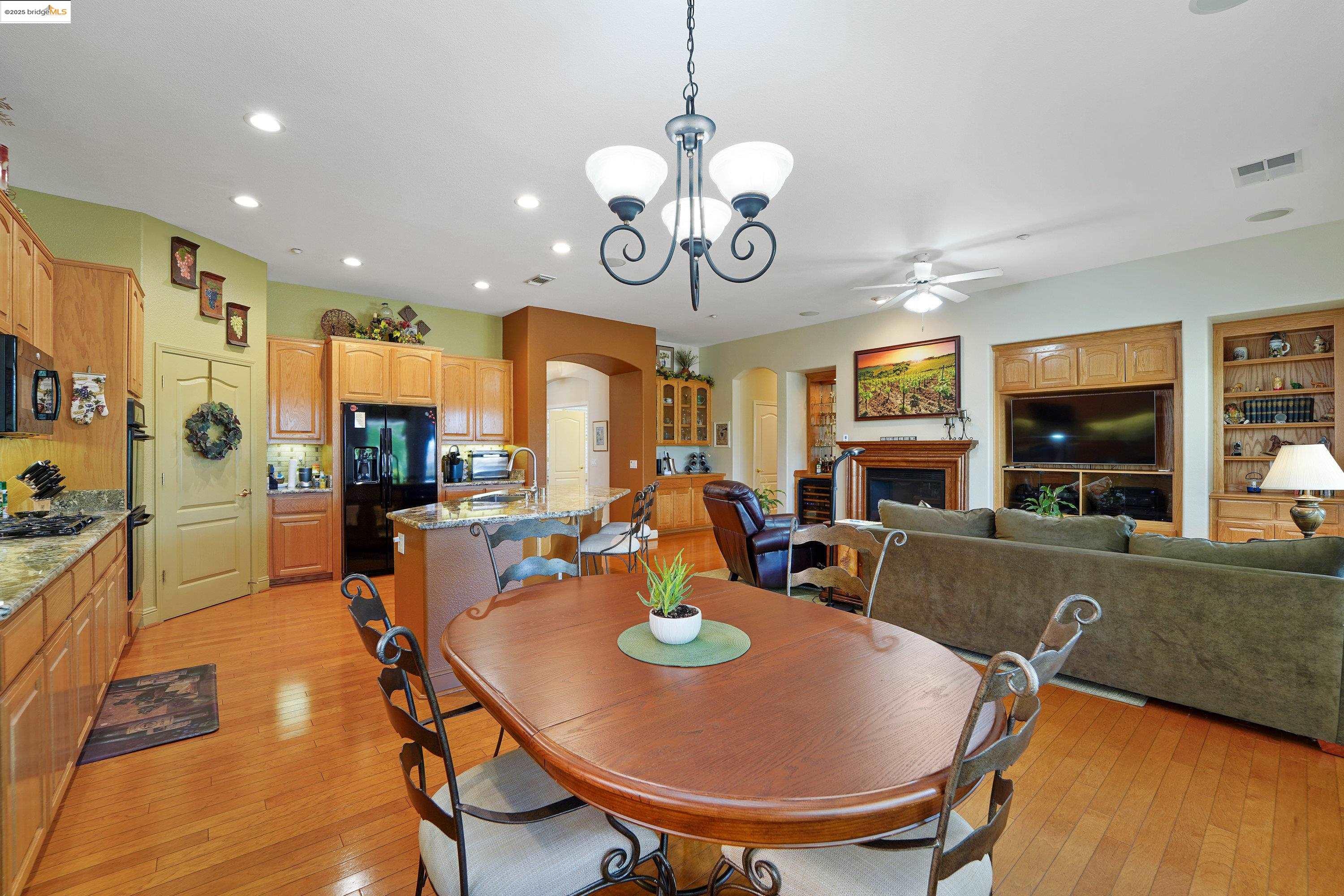 910 Suntan Lane, Brentwood, California 94513, 2 Bedrooms Bedrooms, 8 Rooms Rooms,2 BathroomsBathrooms,Residential,For Sale,910 Suntan Lane,41103647