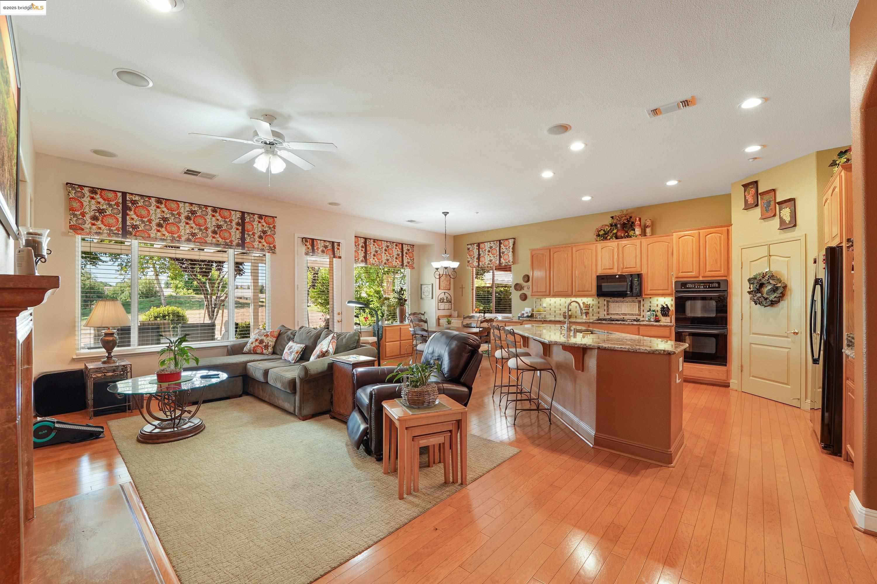 910 Suntan Lane, Brentwood, California 94513, 2 Bedrooms Bedrooms, 8 Rooms Rooms,2 BathroomsBathrooms,Residential,For Sale,910 Suntan Lane,41103647