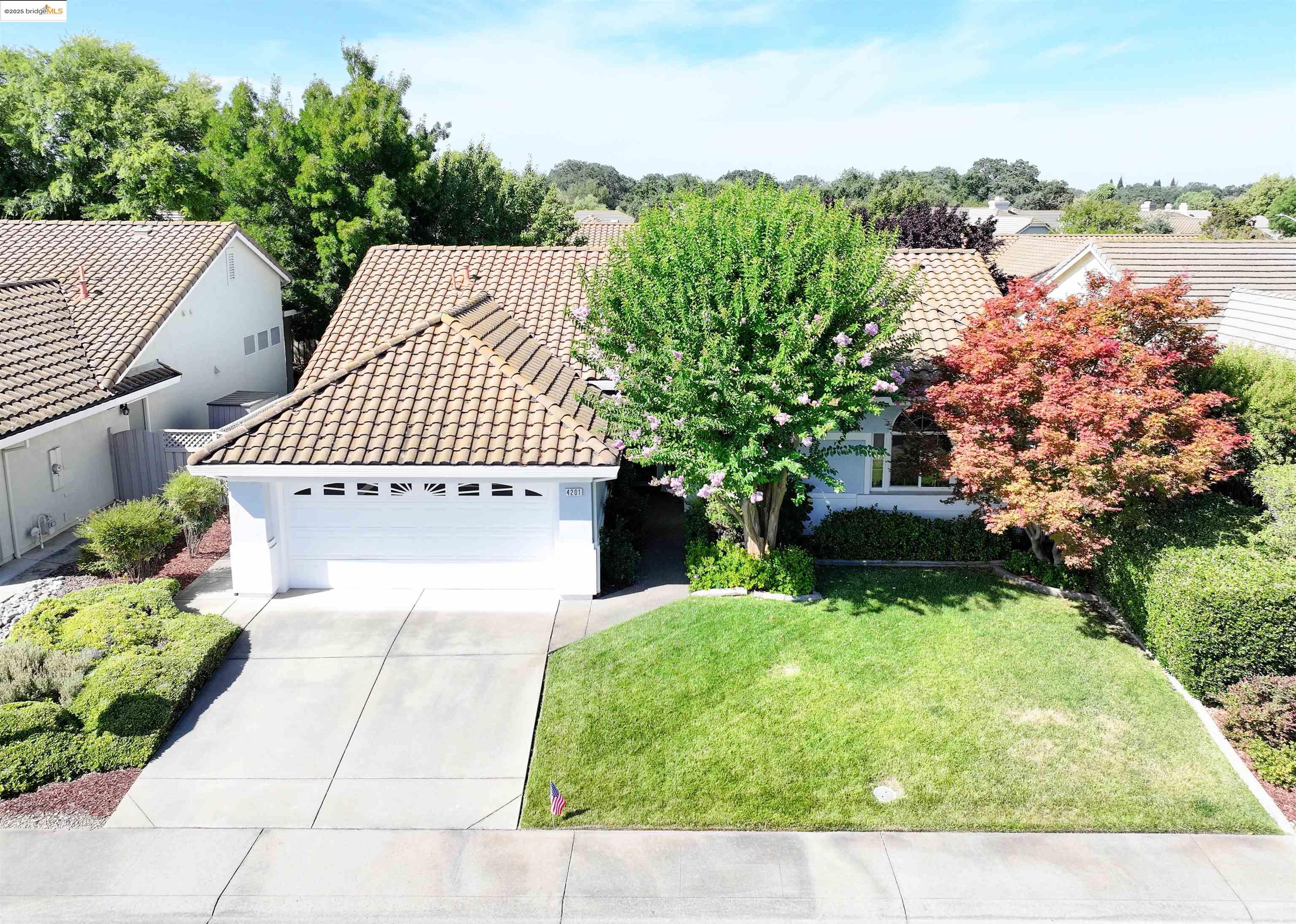 Detail Gallery Image 1 of 38 For 4201 Rose Creek Rd, Roseville,  CA 95747 - 3 Beds | 2 Baths