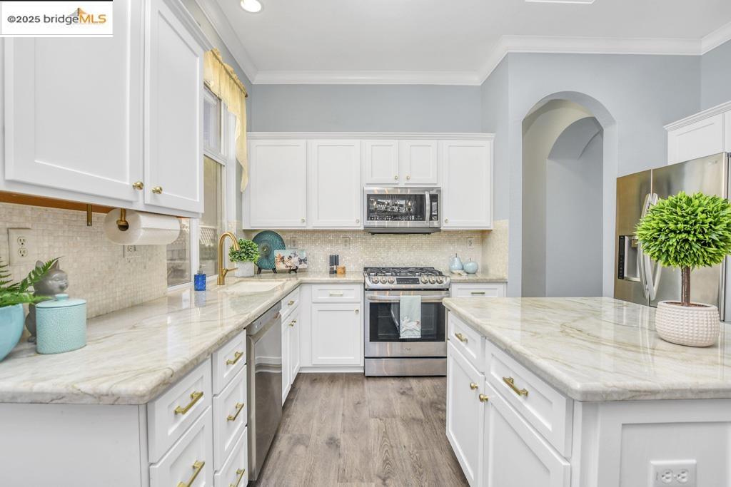 Detail Gallery Image 11 of 38 For 4201 Rose Creek Rd, Roseville,  CA 95747 - 3 Beds | 2 Baths